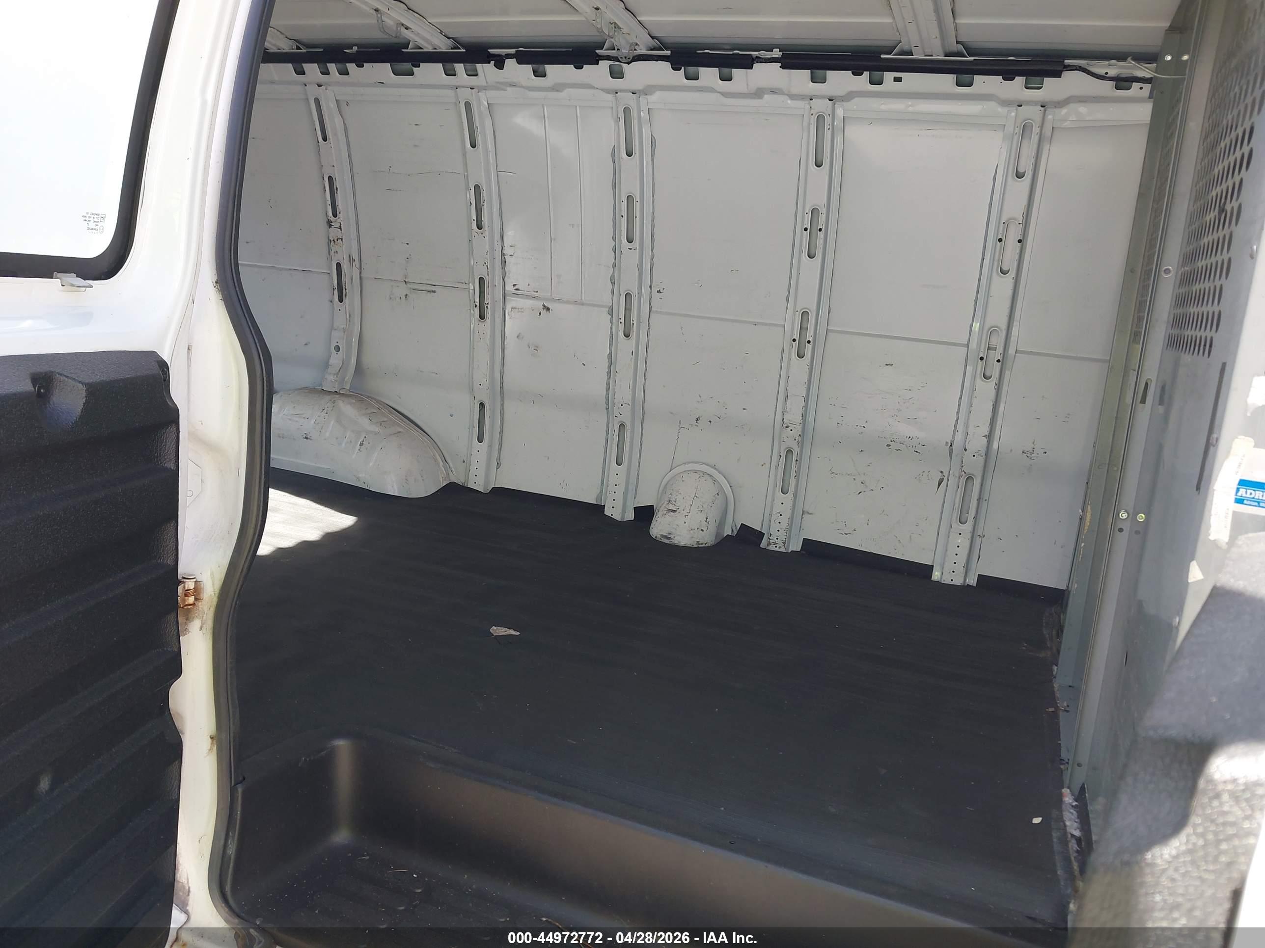 GMC SAVANA image 8