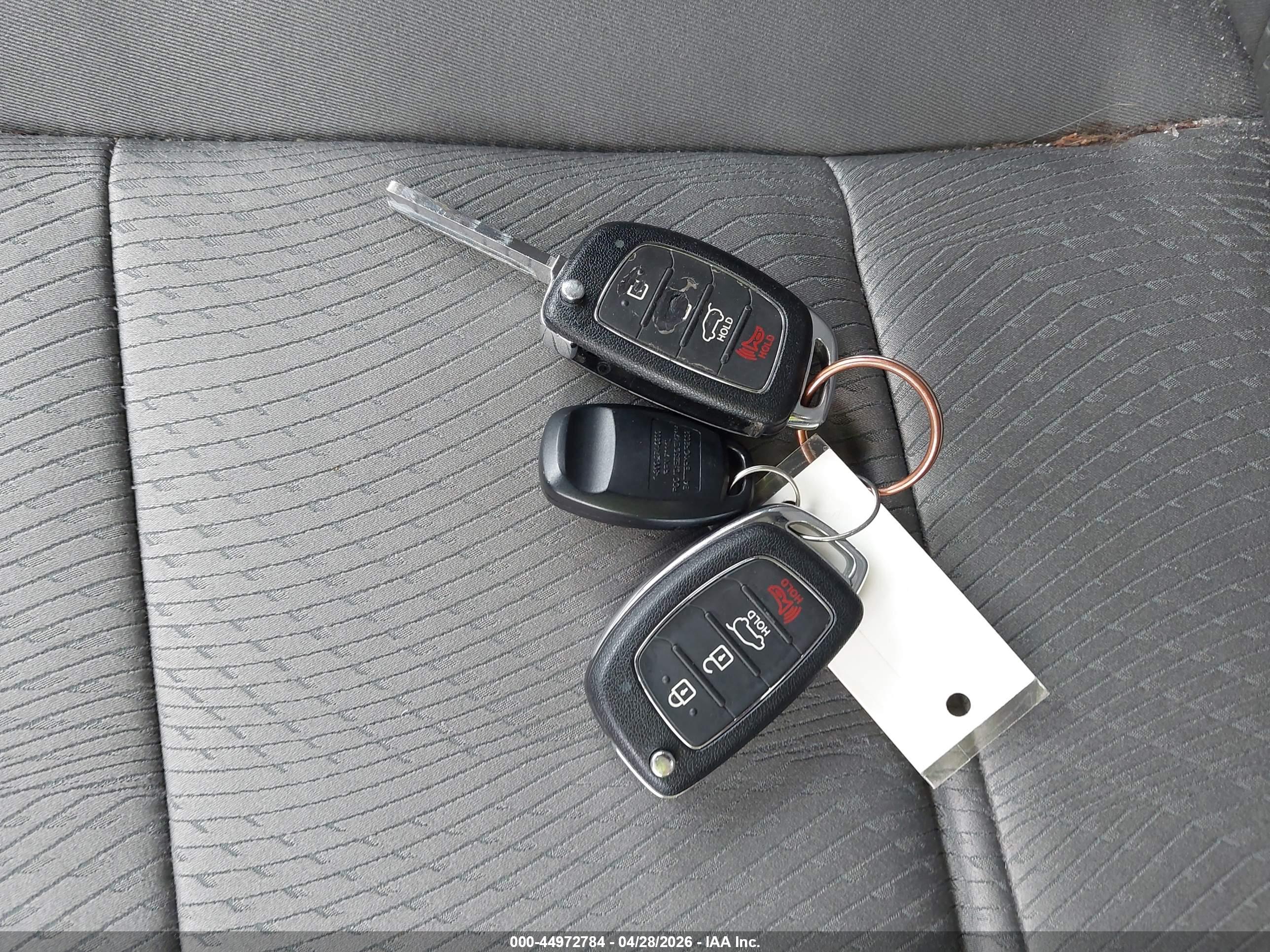 HYUNDAI SANTA image 11