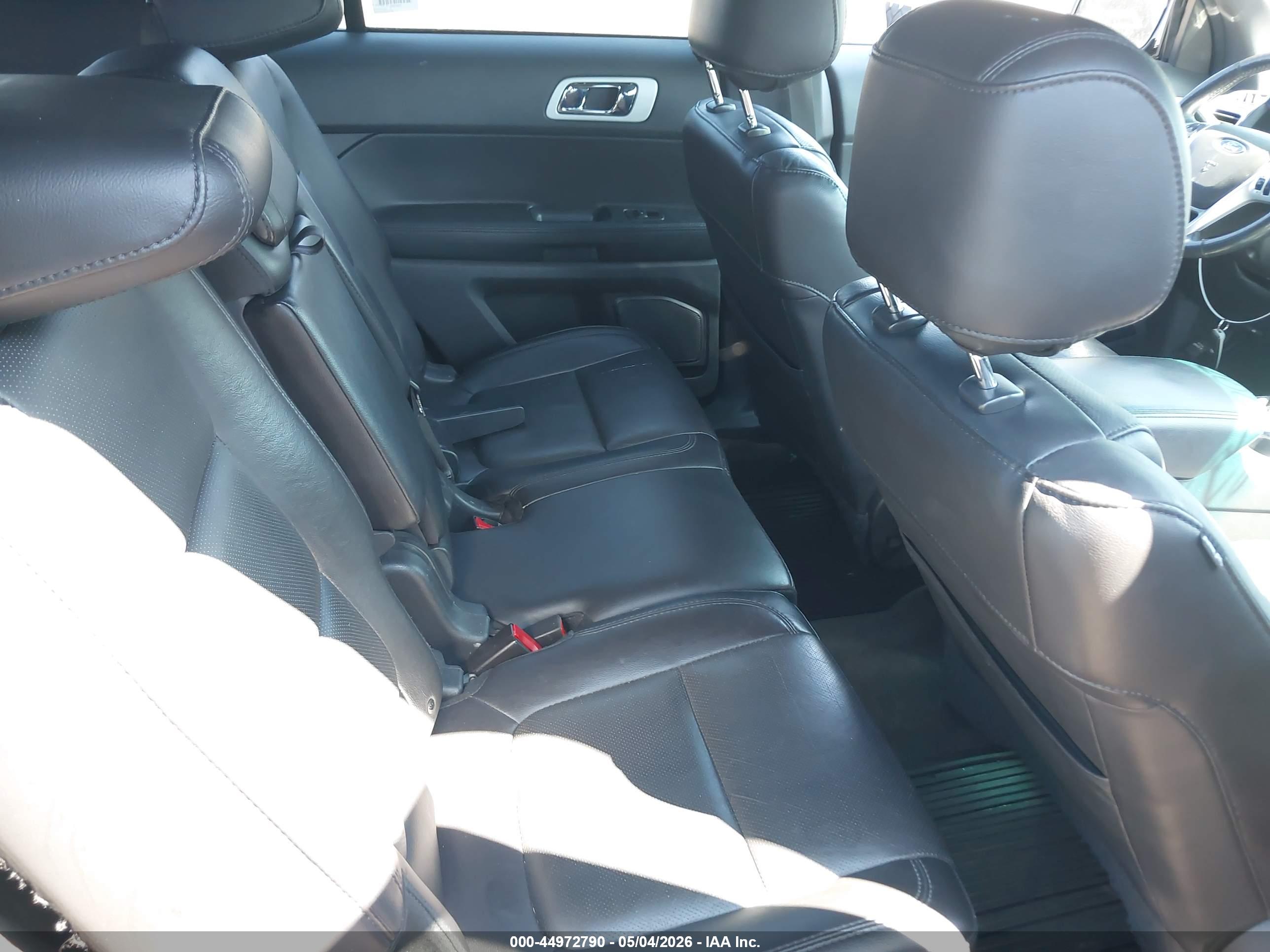 FORD EXPLORER image 8