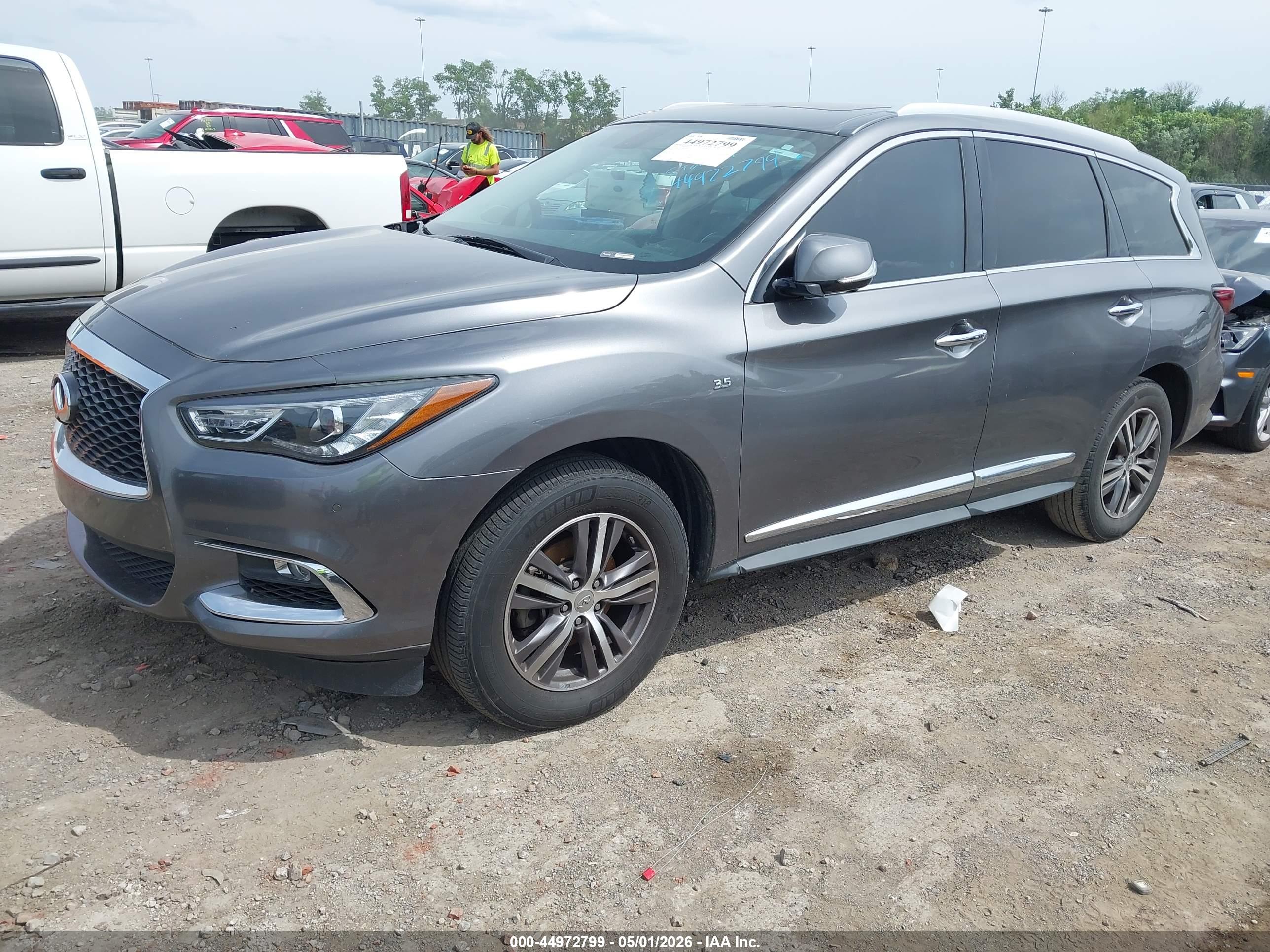 INFINITI QX60 image 2