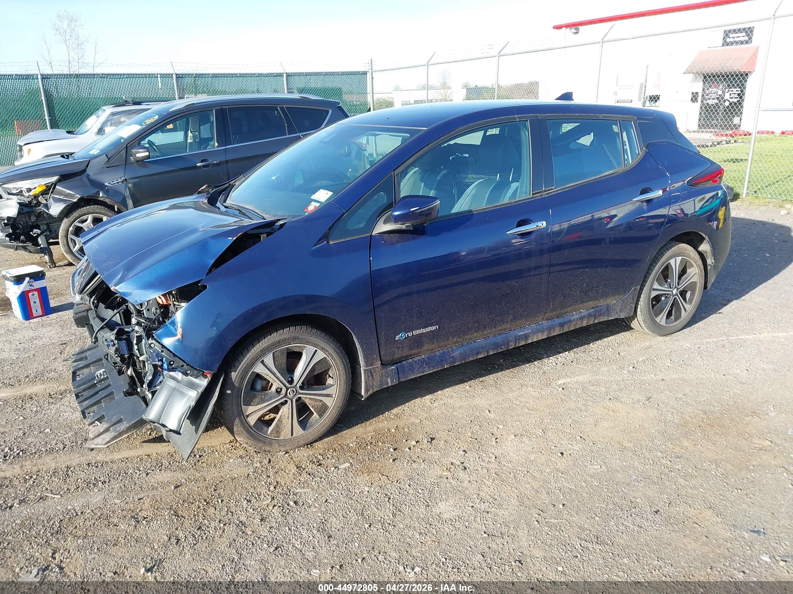 NISSAN LEAF image 2
