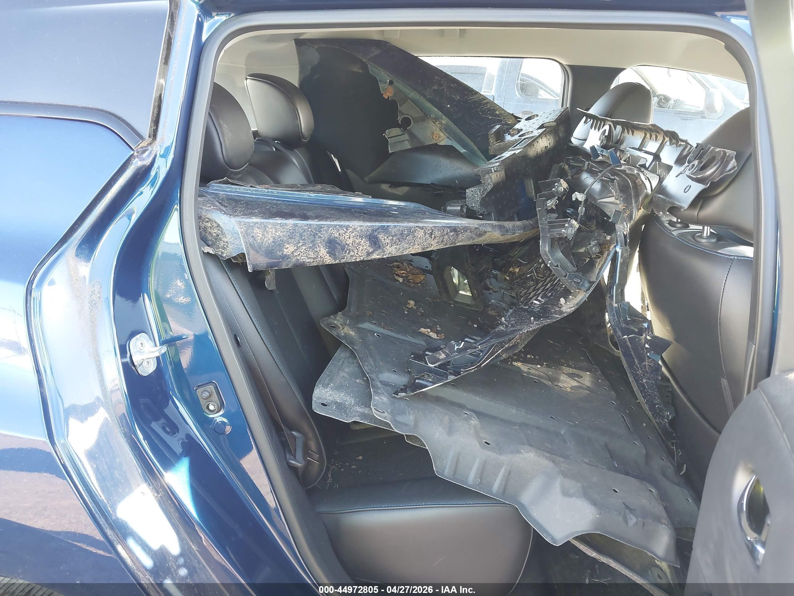 NISSAN LEAF image 8