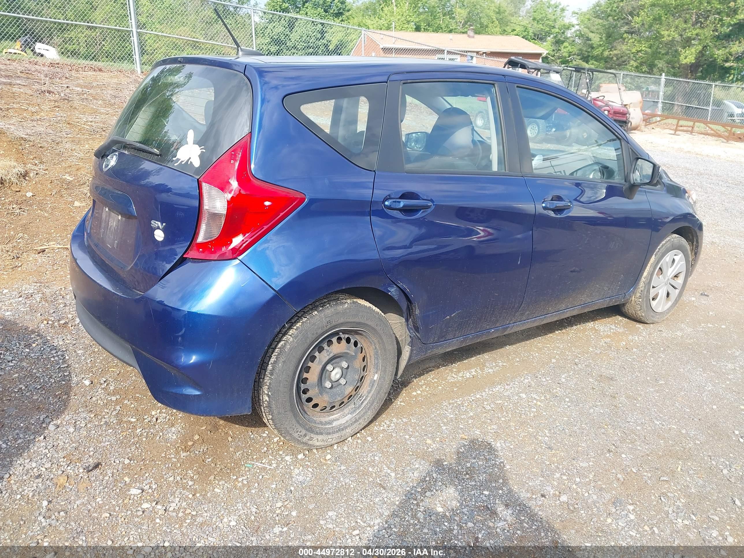 NISSAN VERSA image 4