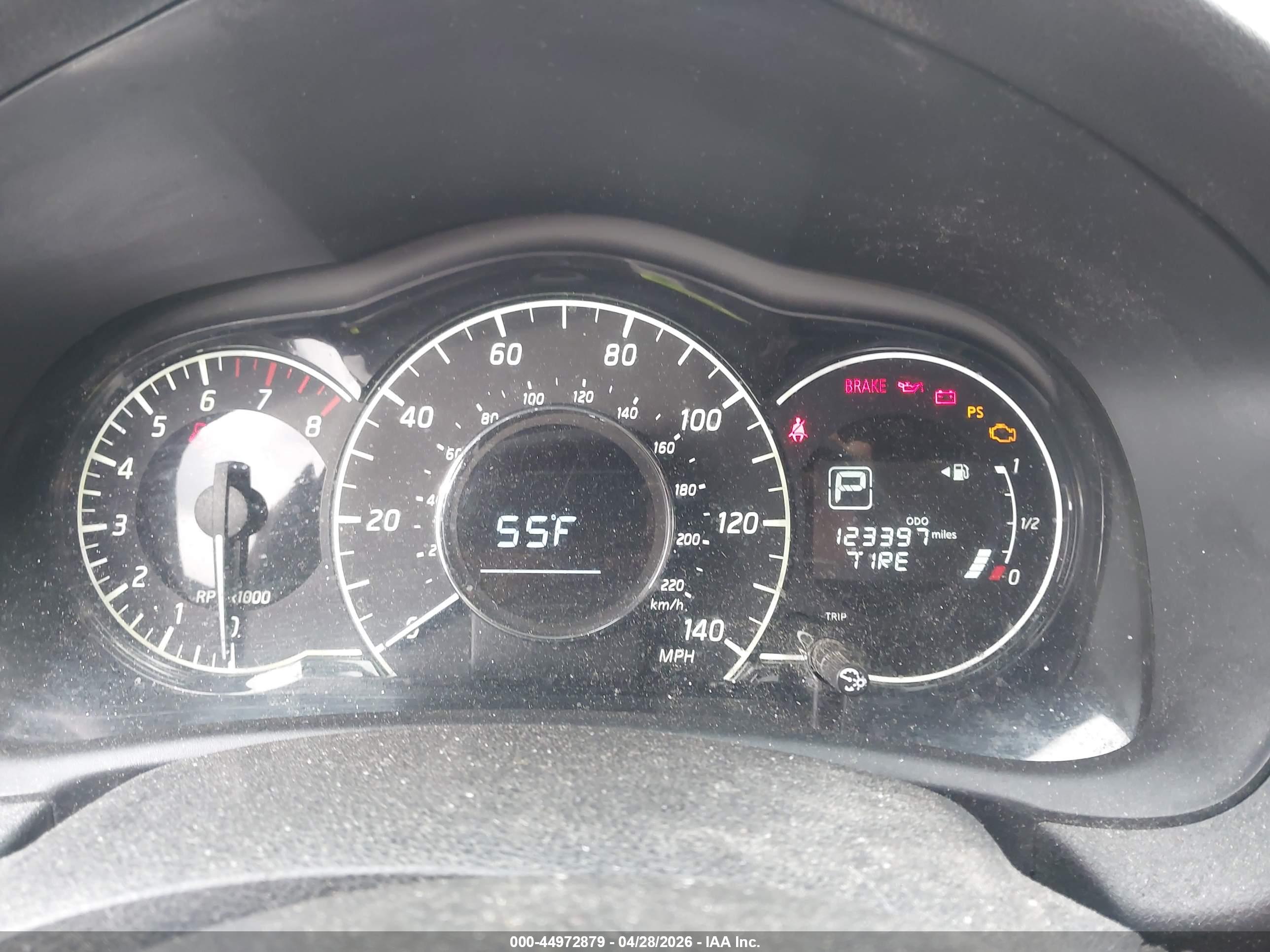 NISSAN VERSA image 7