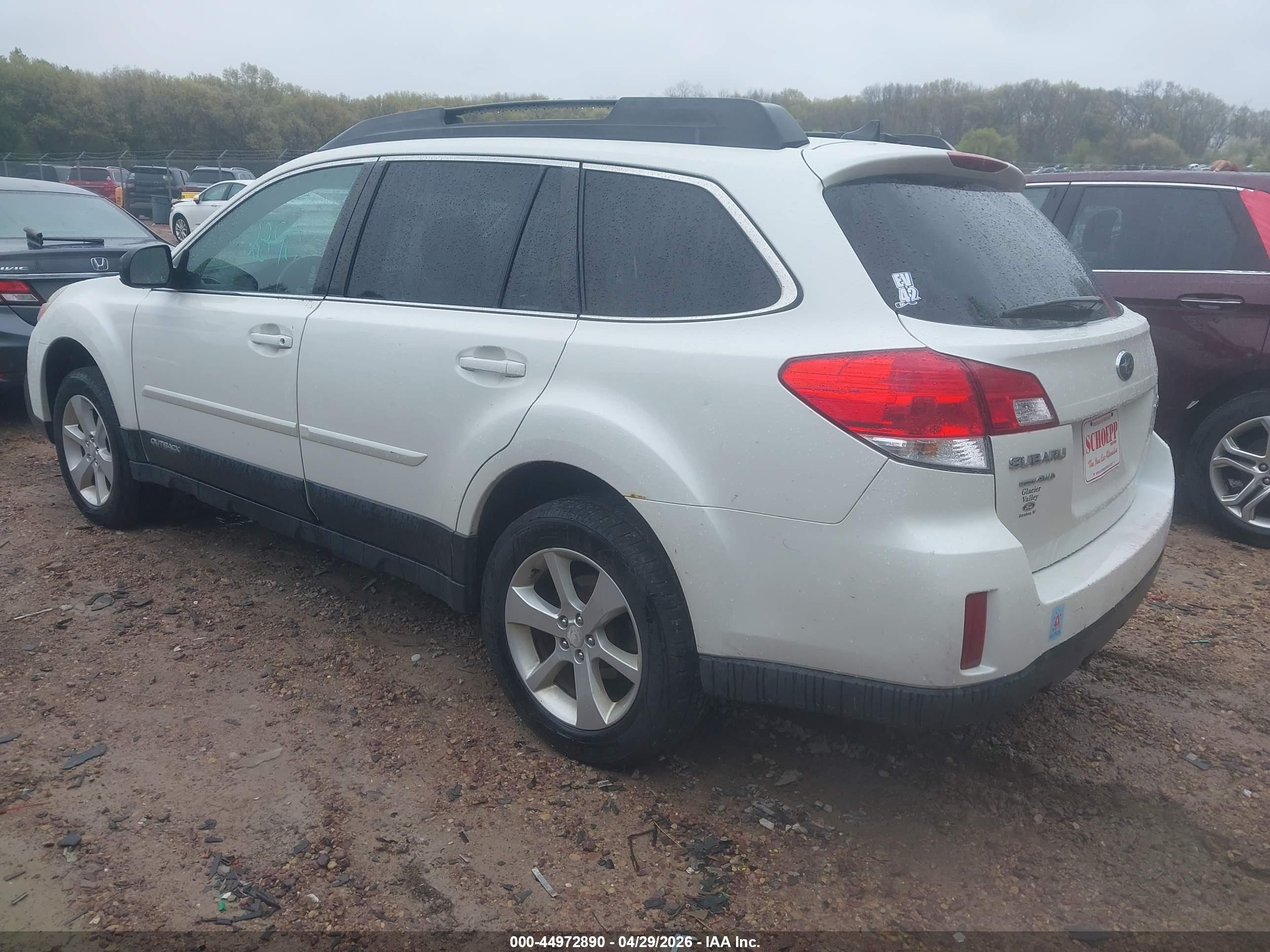 SUBARU OUTBACK image 3