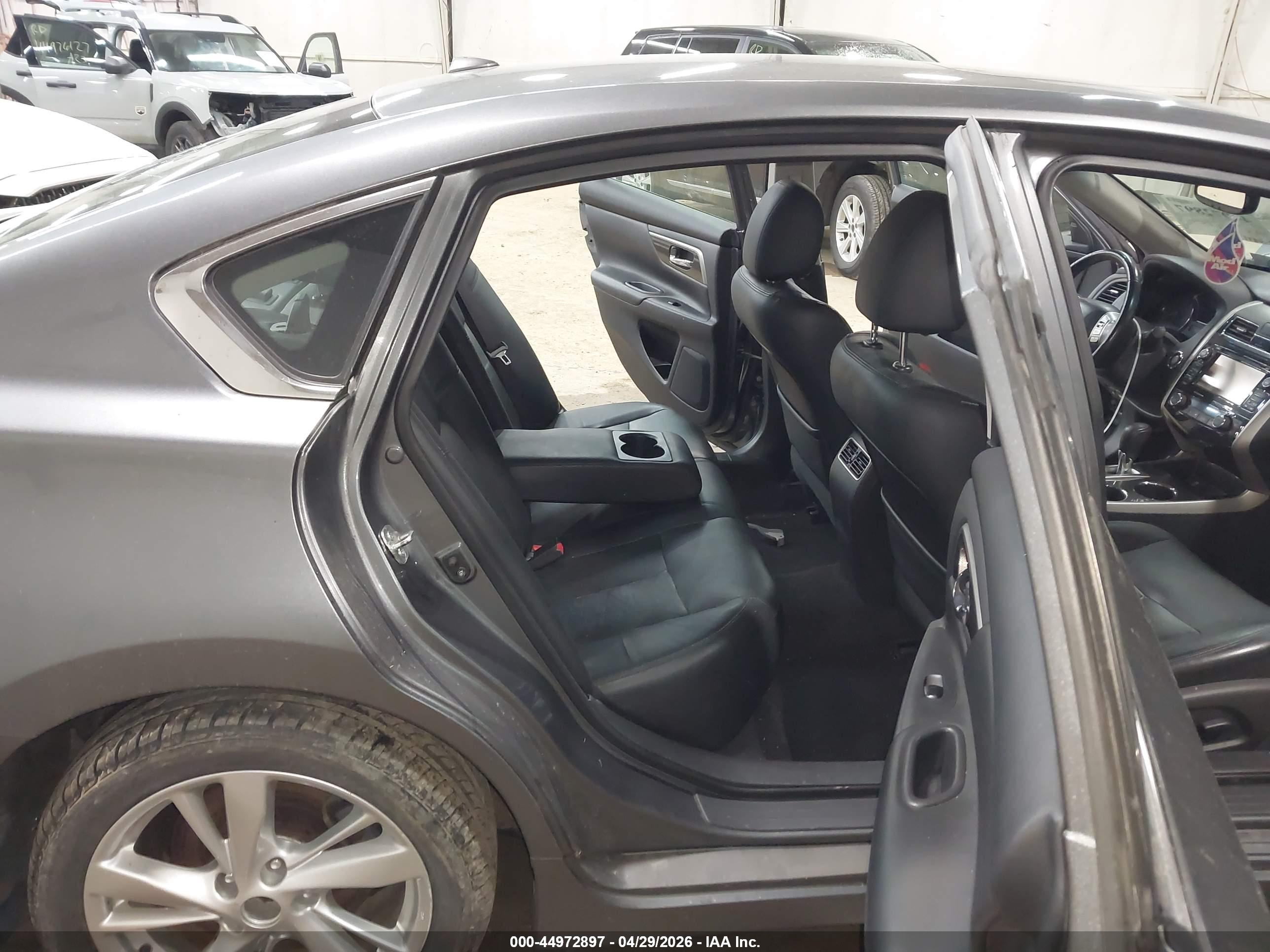 NISSAN ALTIMA image 8