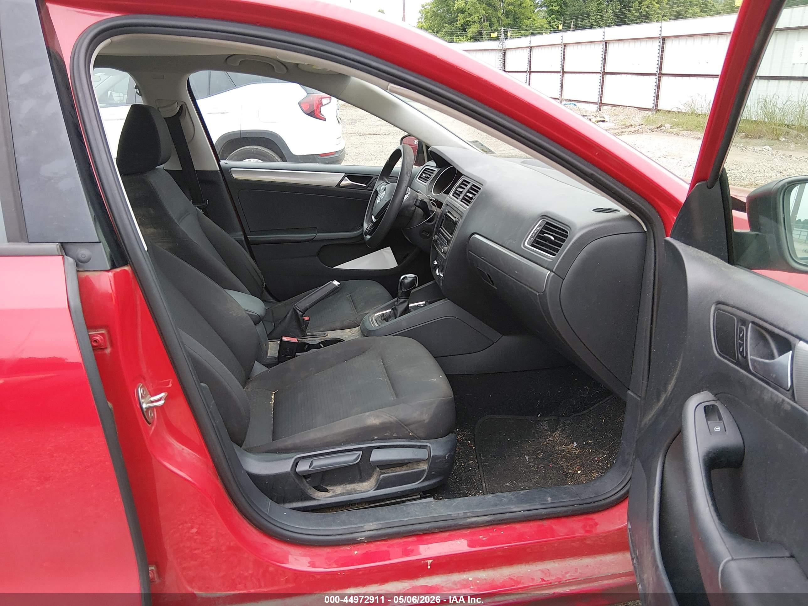 VOLKSWAGEN JETTA image 5