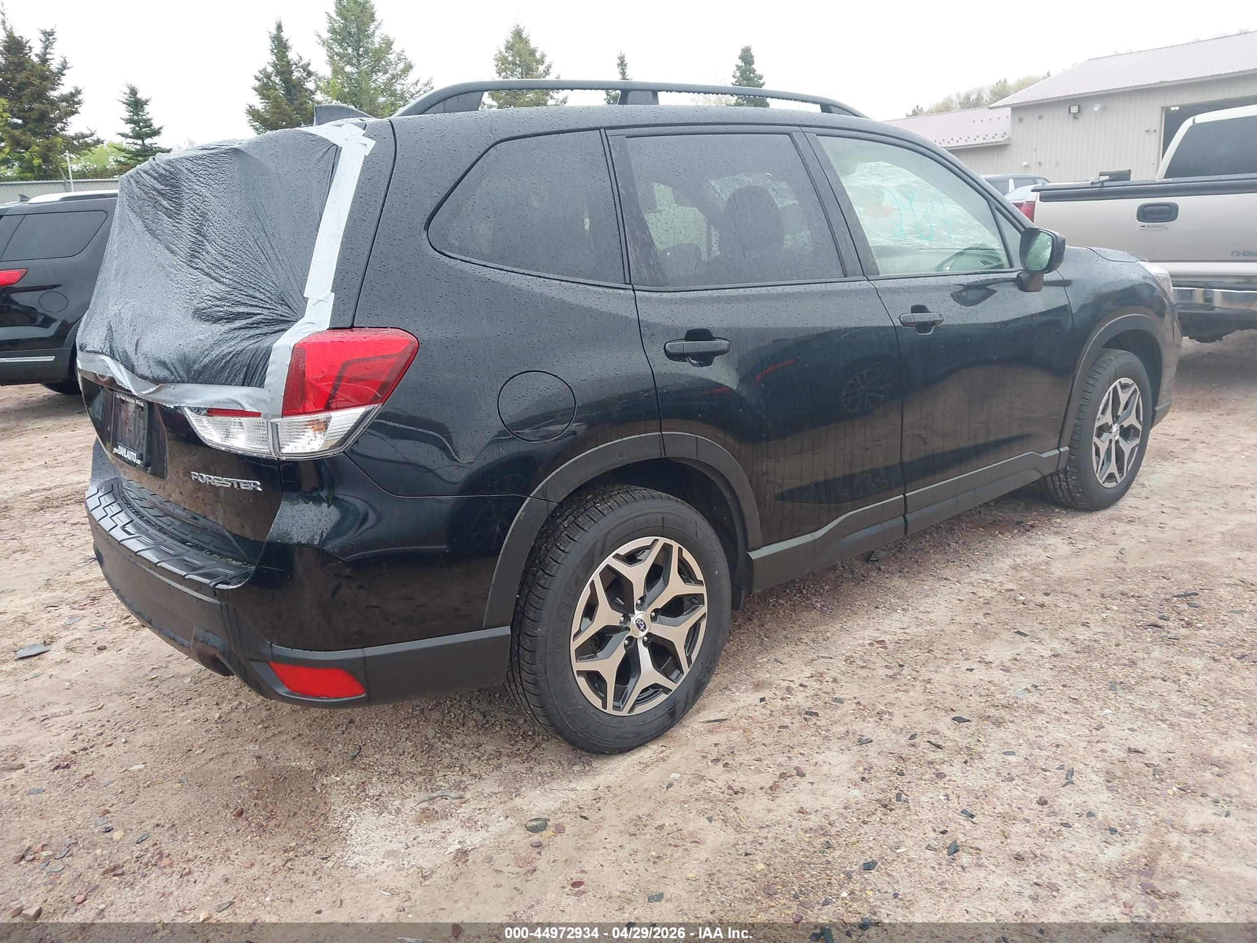SUBARU FORESTER image 4