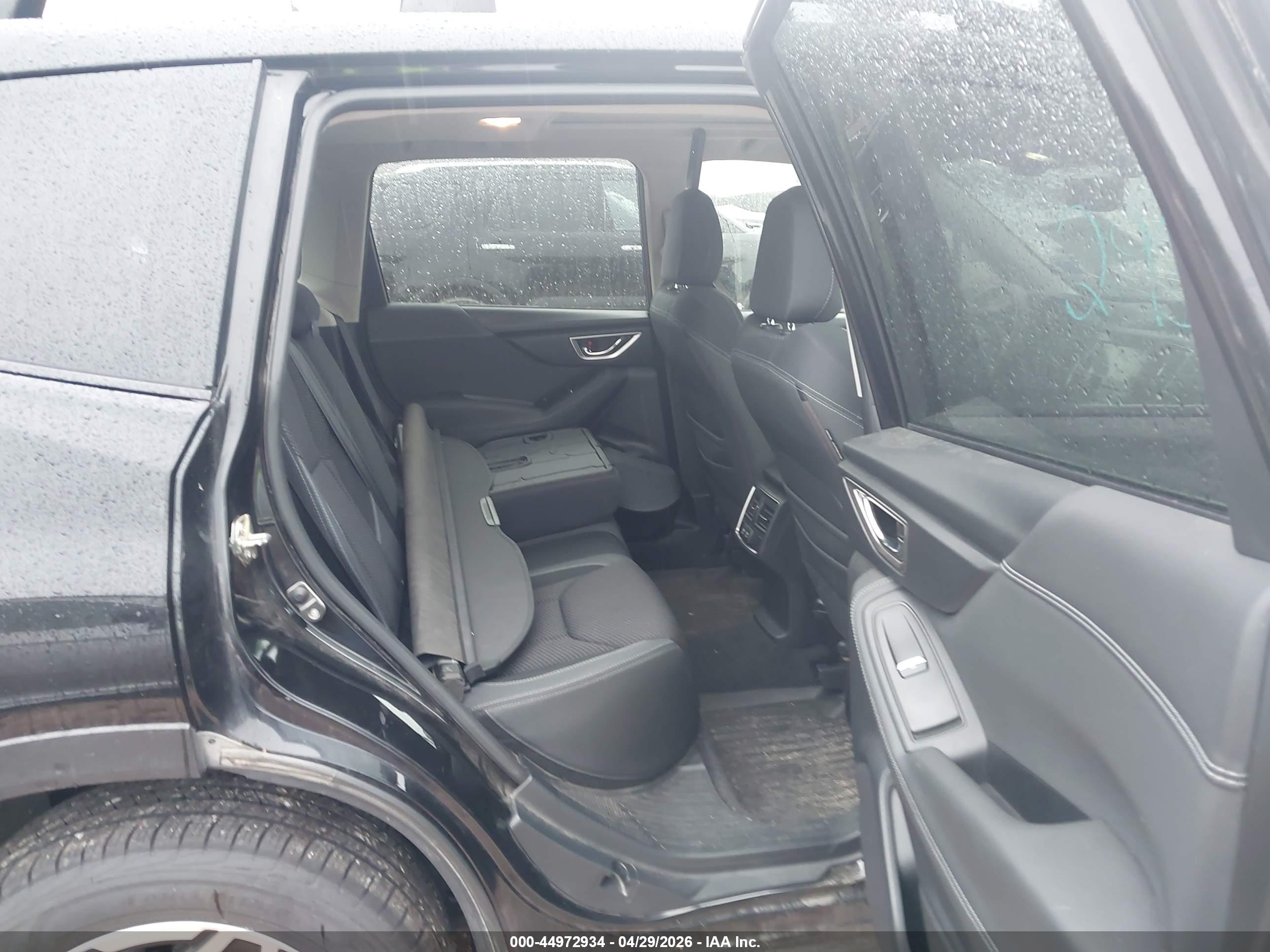 SUBARU FORESTER image 8