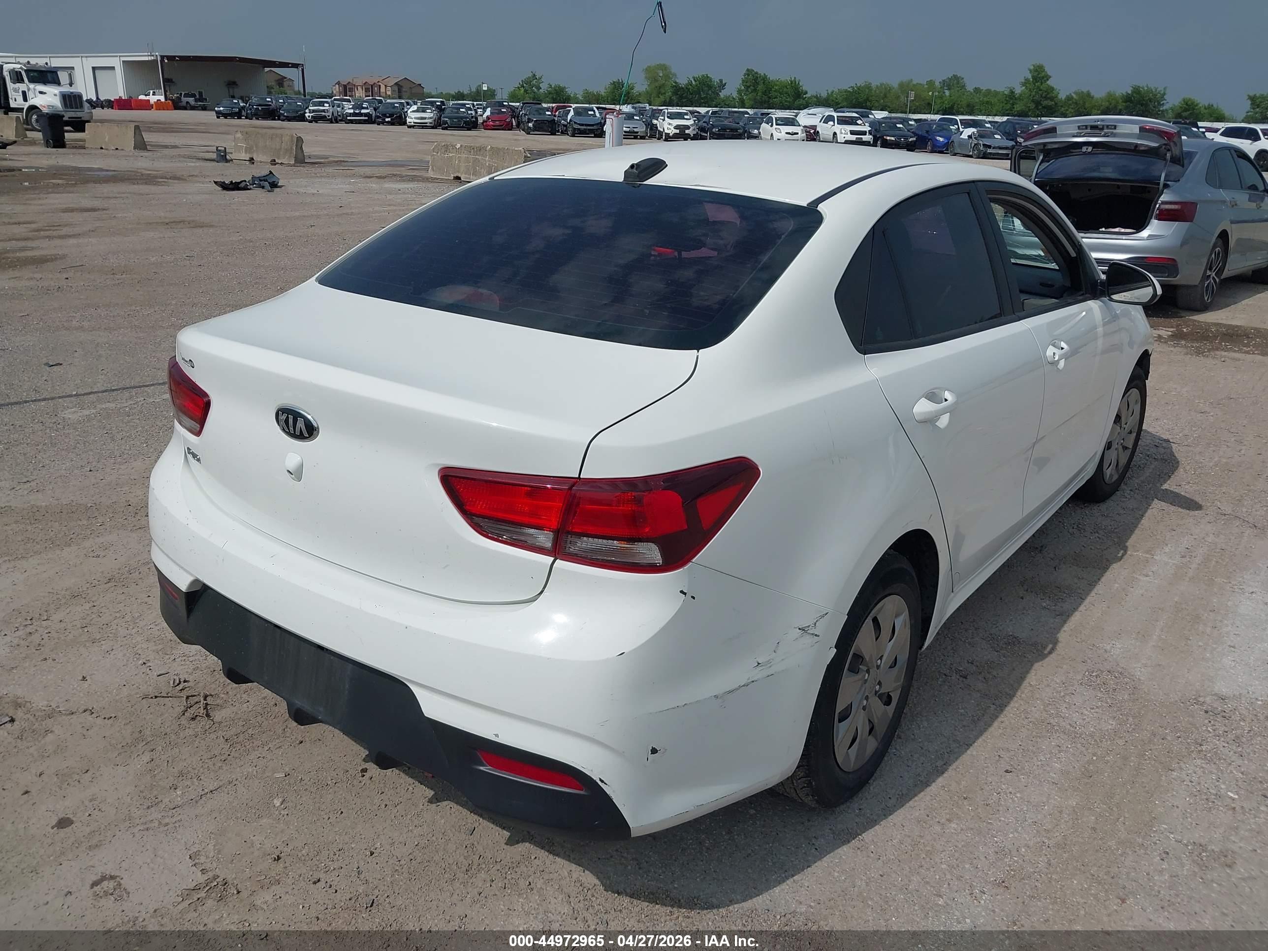KIA RIO image 4