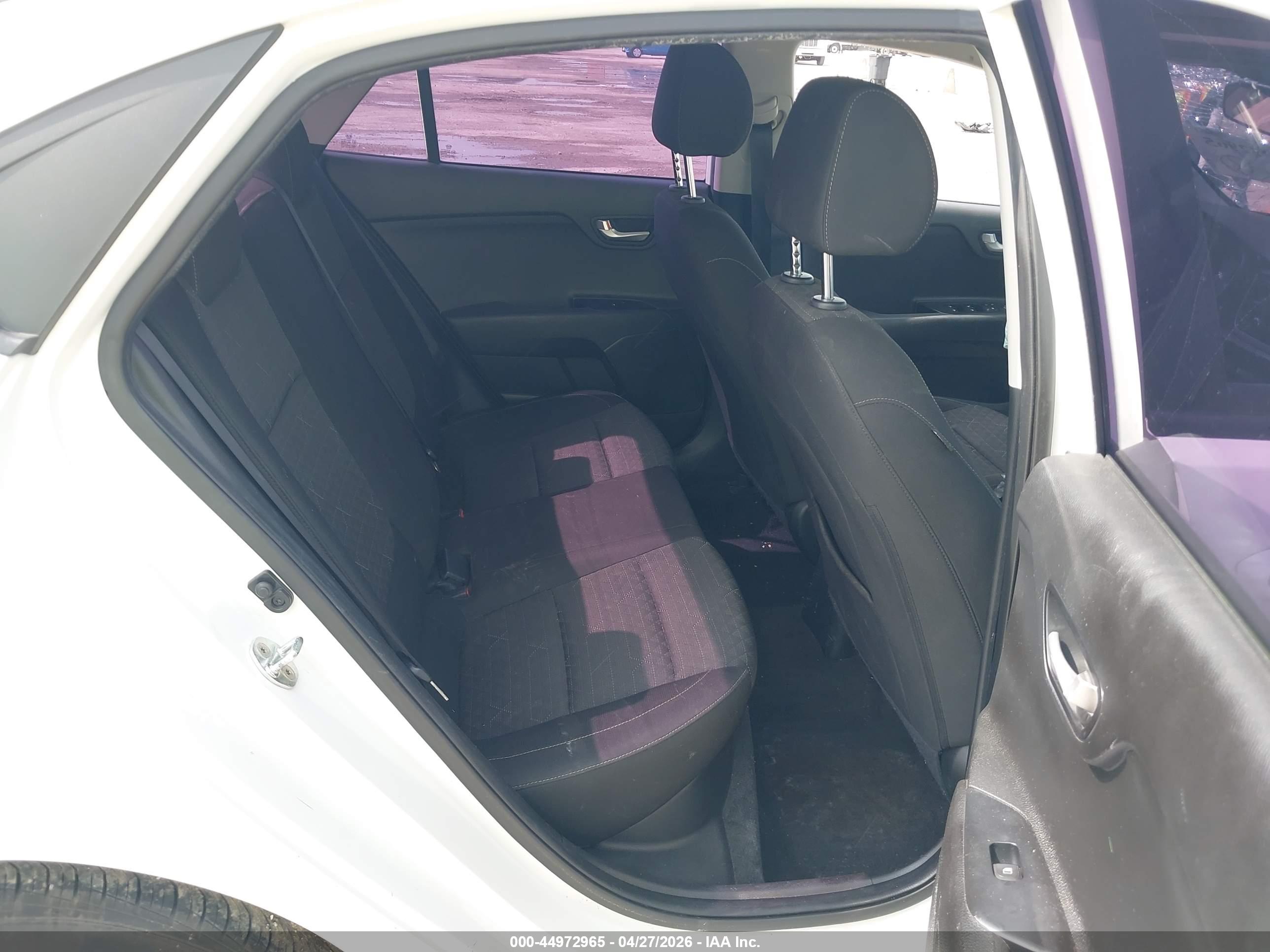 KIA RIO image 8
