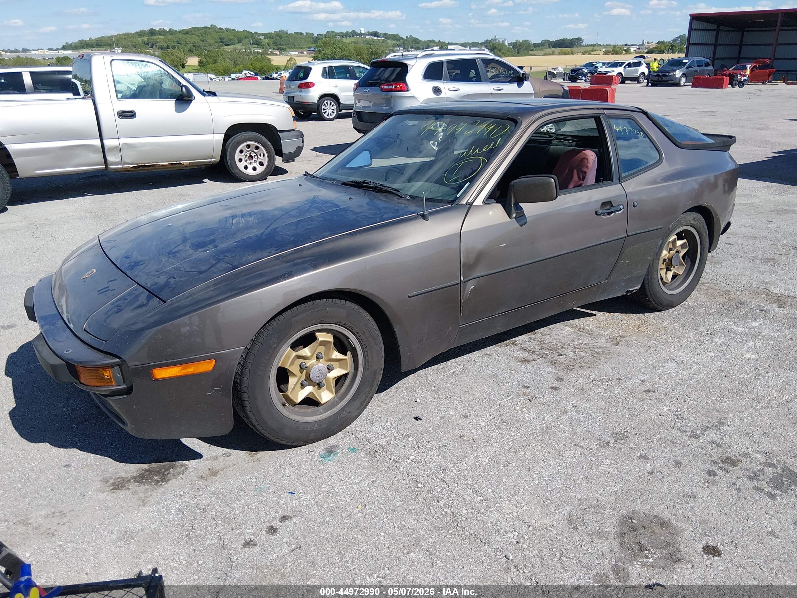 PORSCHE 944 image 2