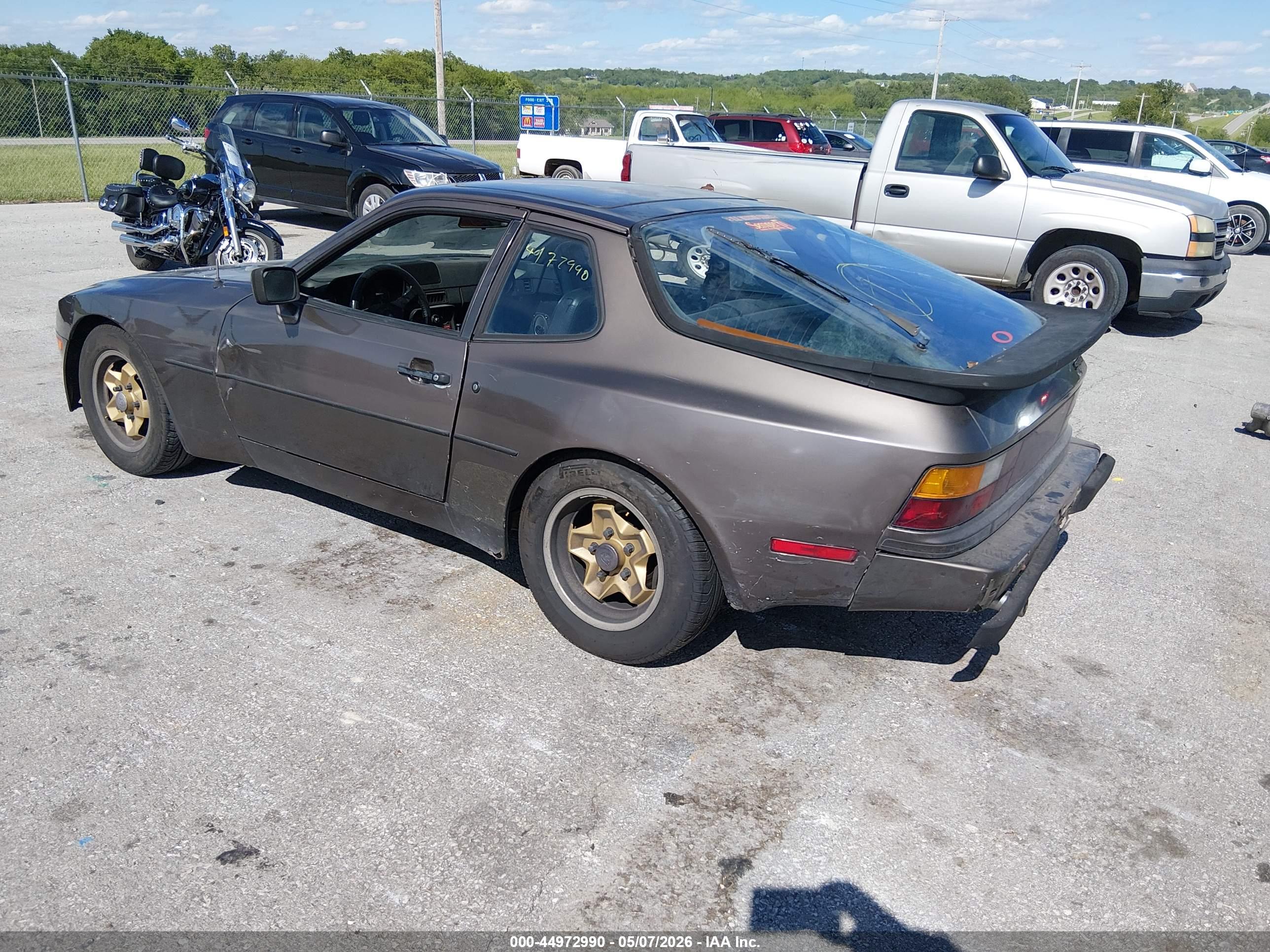 PORSCHE 944 image 3
