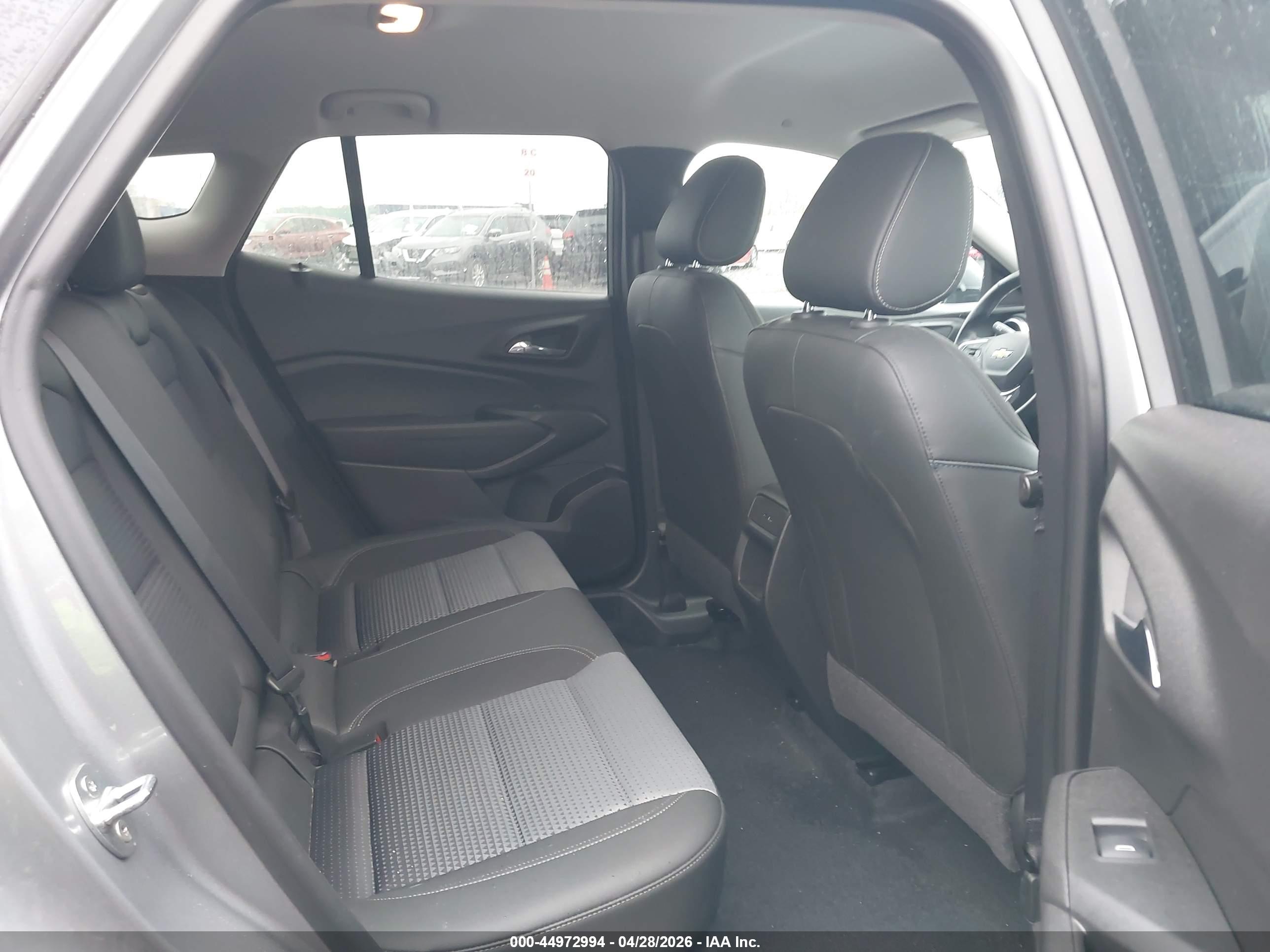 CHEVROLET TRAX image 8