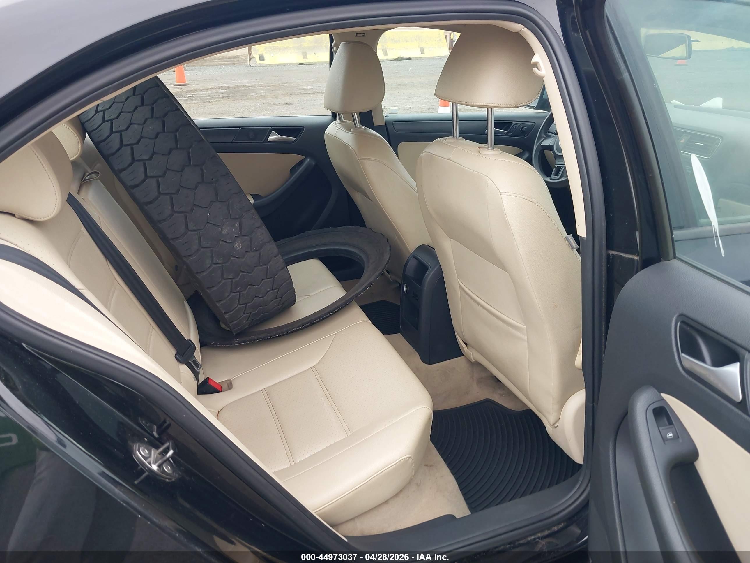 VOLKSWAGEN JETTA image 8
