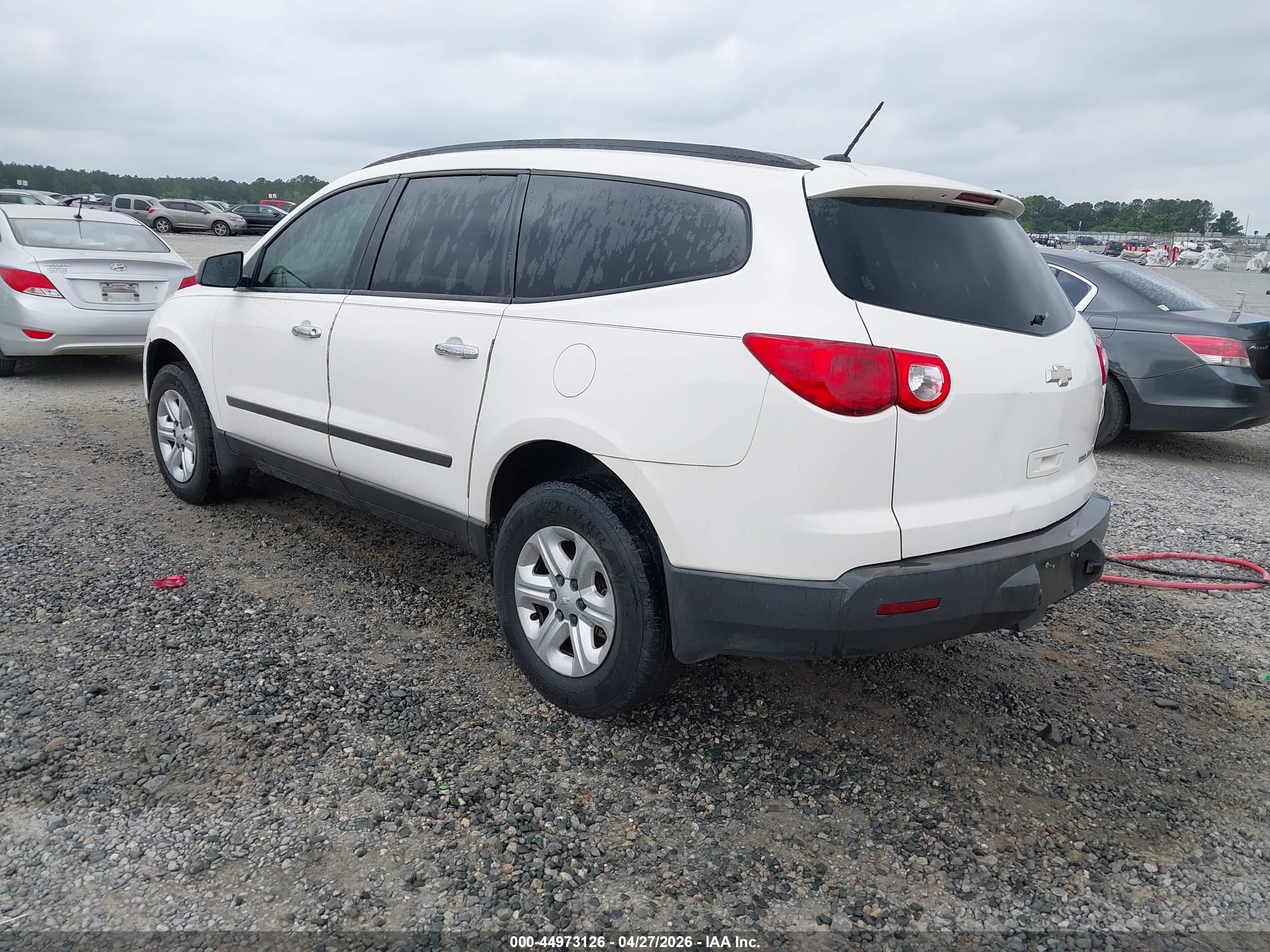 CHEVROLET TRAVERSE image 3