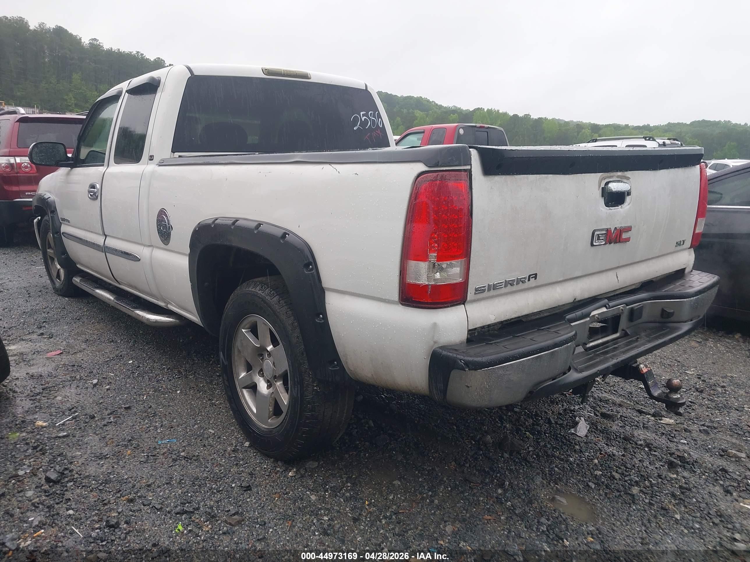 GMC SIERRA image 3
