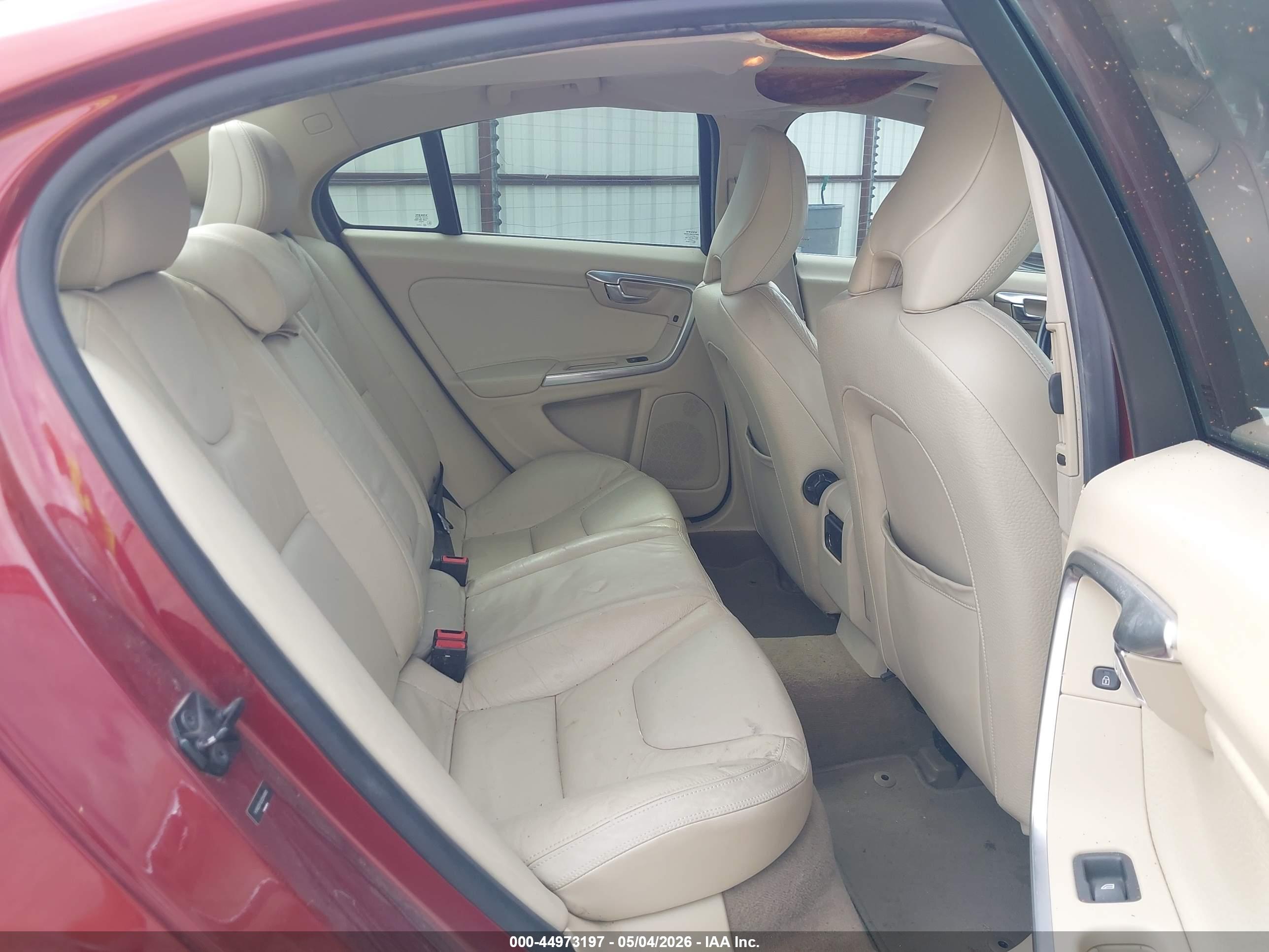 VOLVO S60 image 8