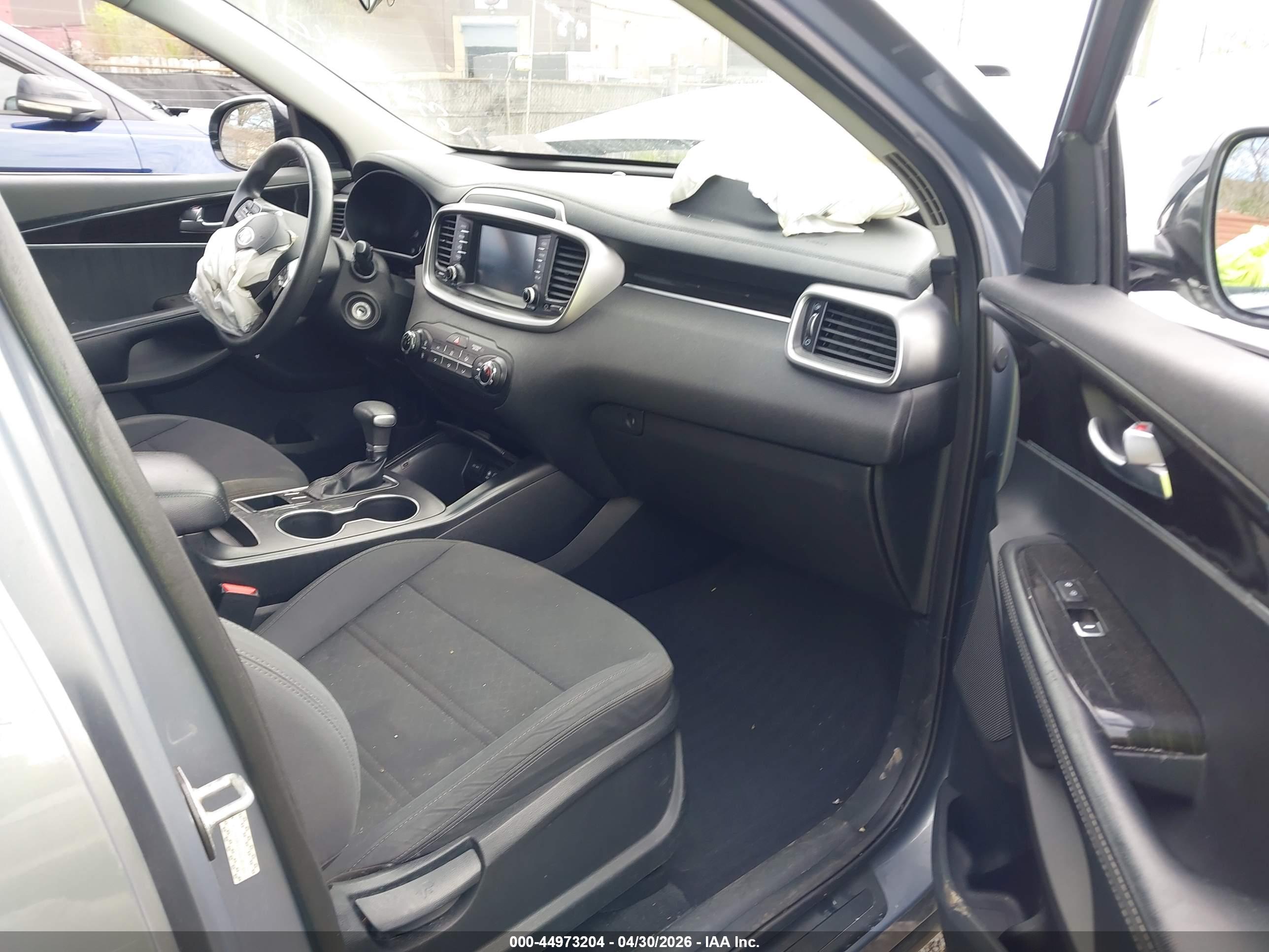 KIA SORENTO image 5