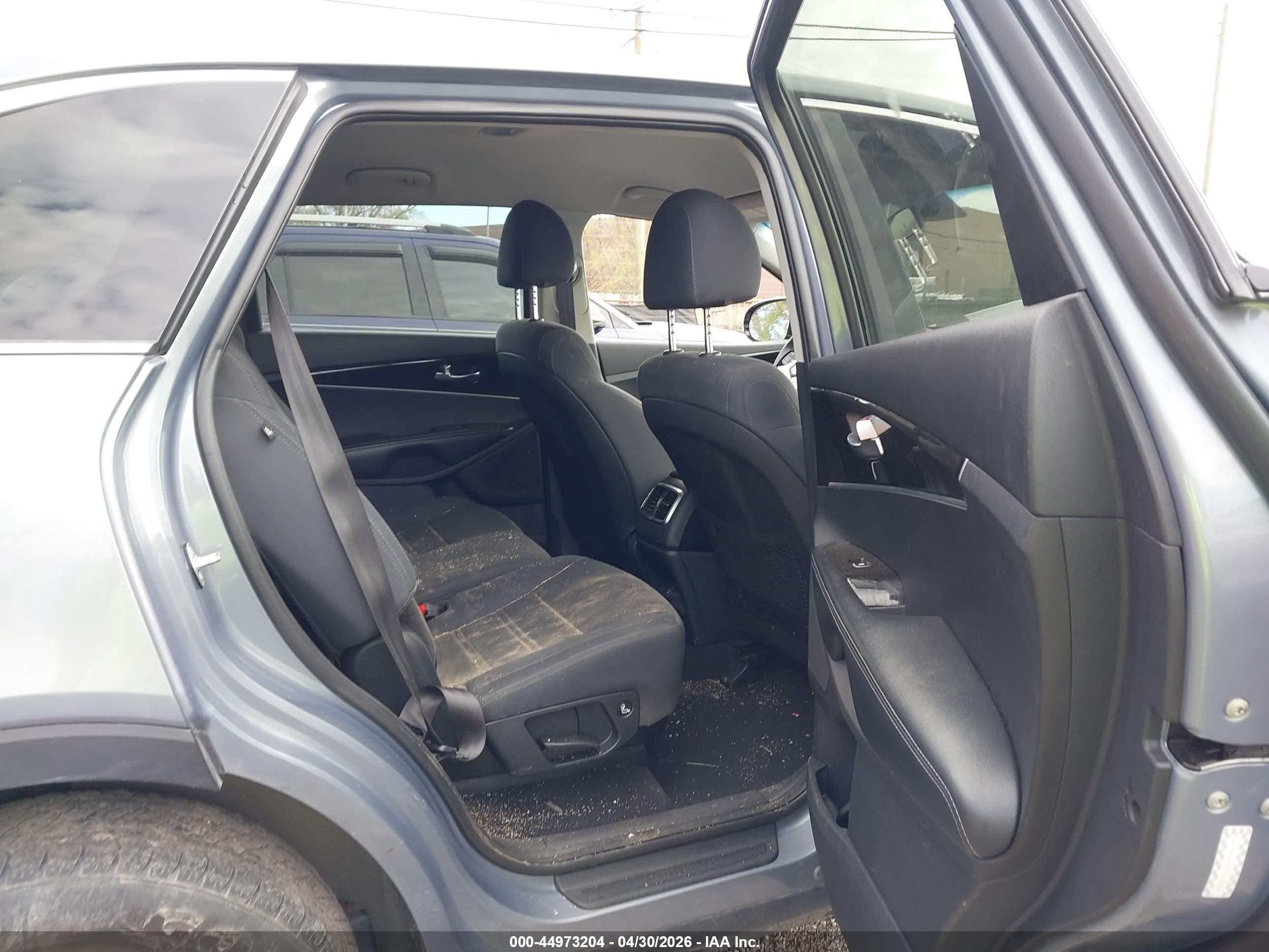 KIA SORENTO image 8