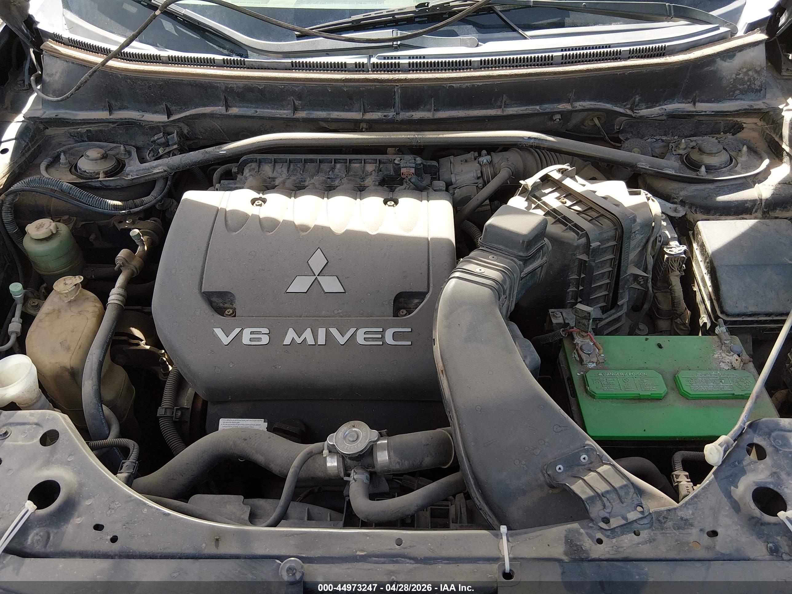 MITSUBISHI OUTLANDER image 10