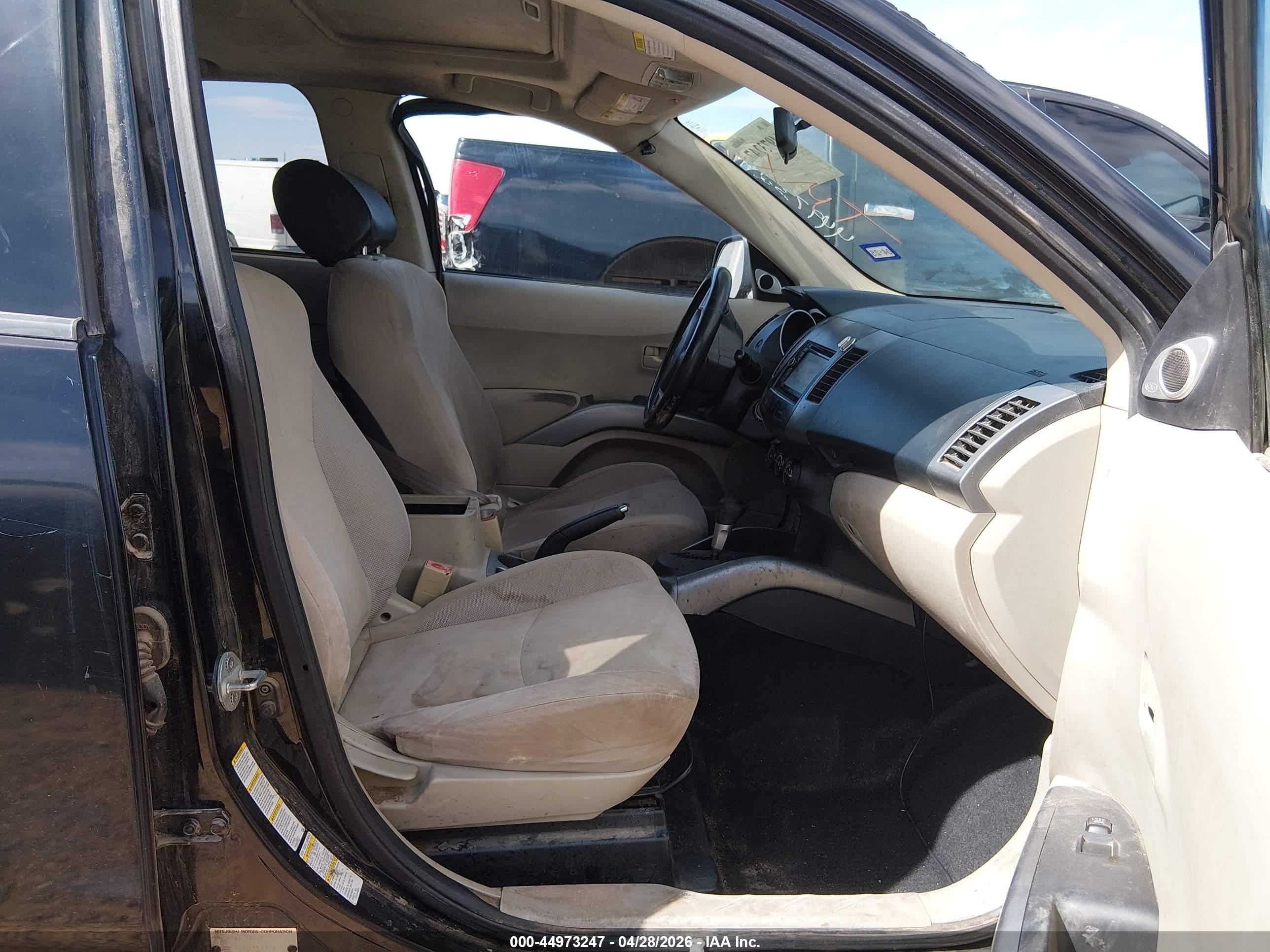 MITSUBISHI OUTLANDER image 5