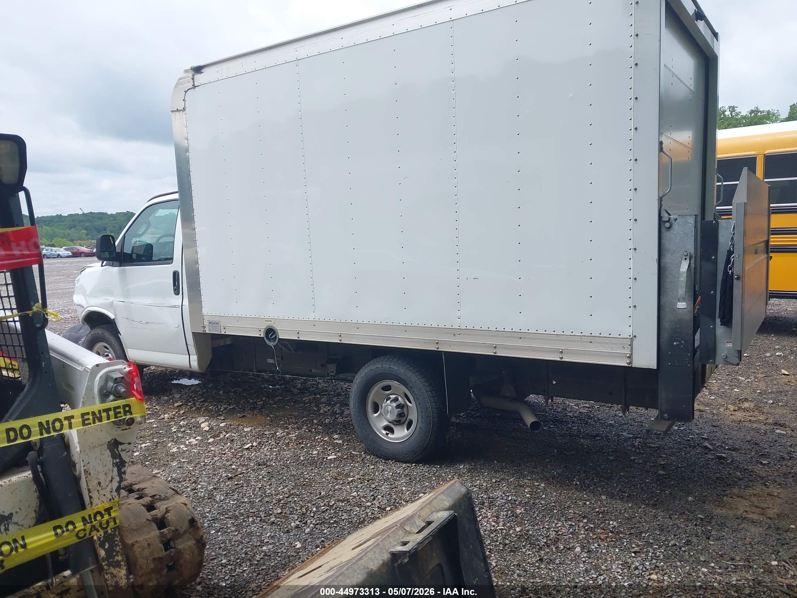 CHEVROLET EXPRESS image 3