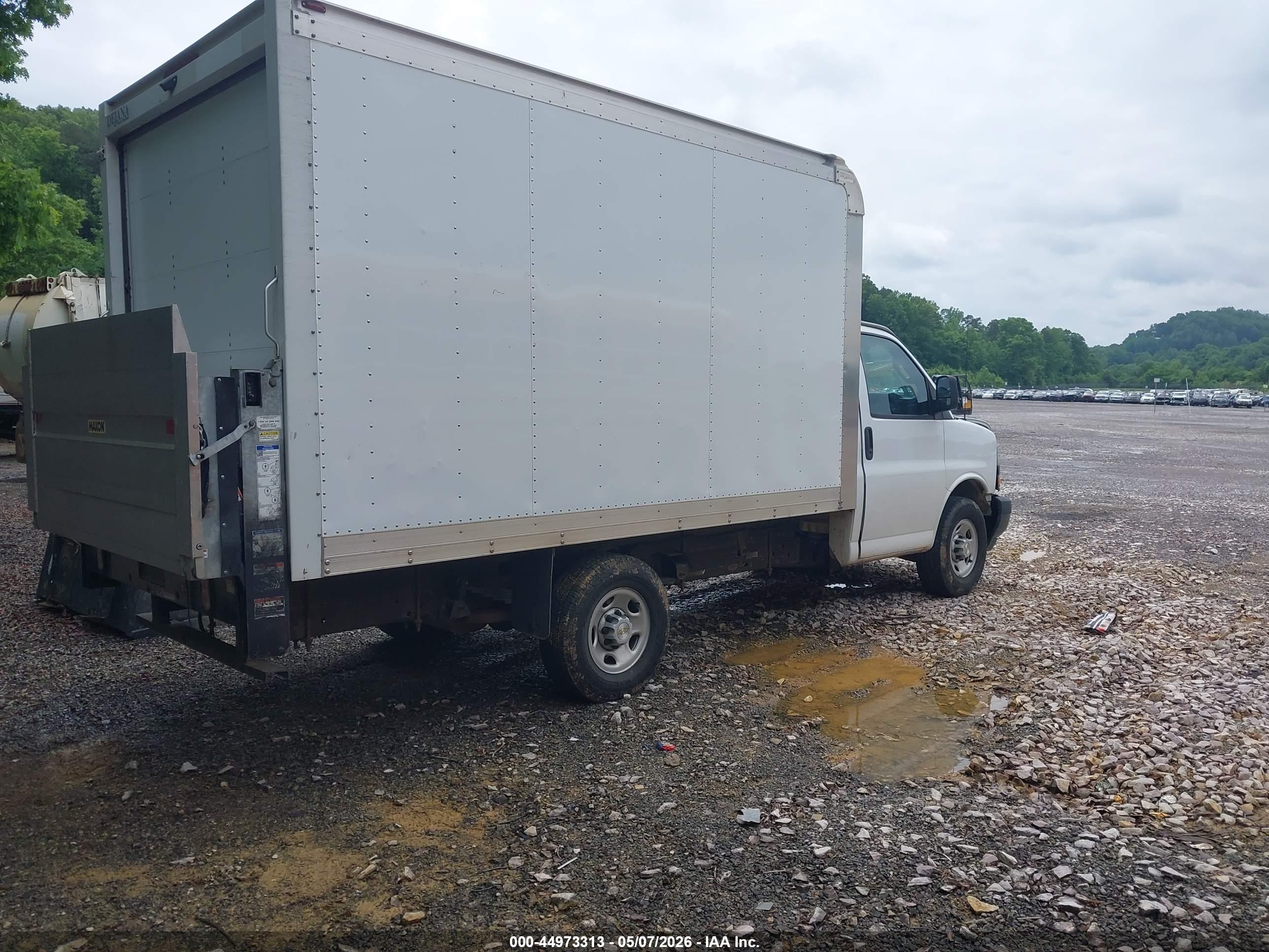 CHEVROLET EXPRESS image 4