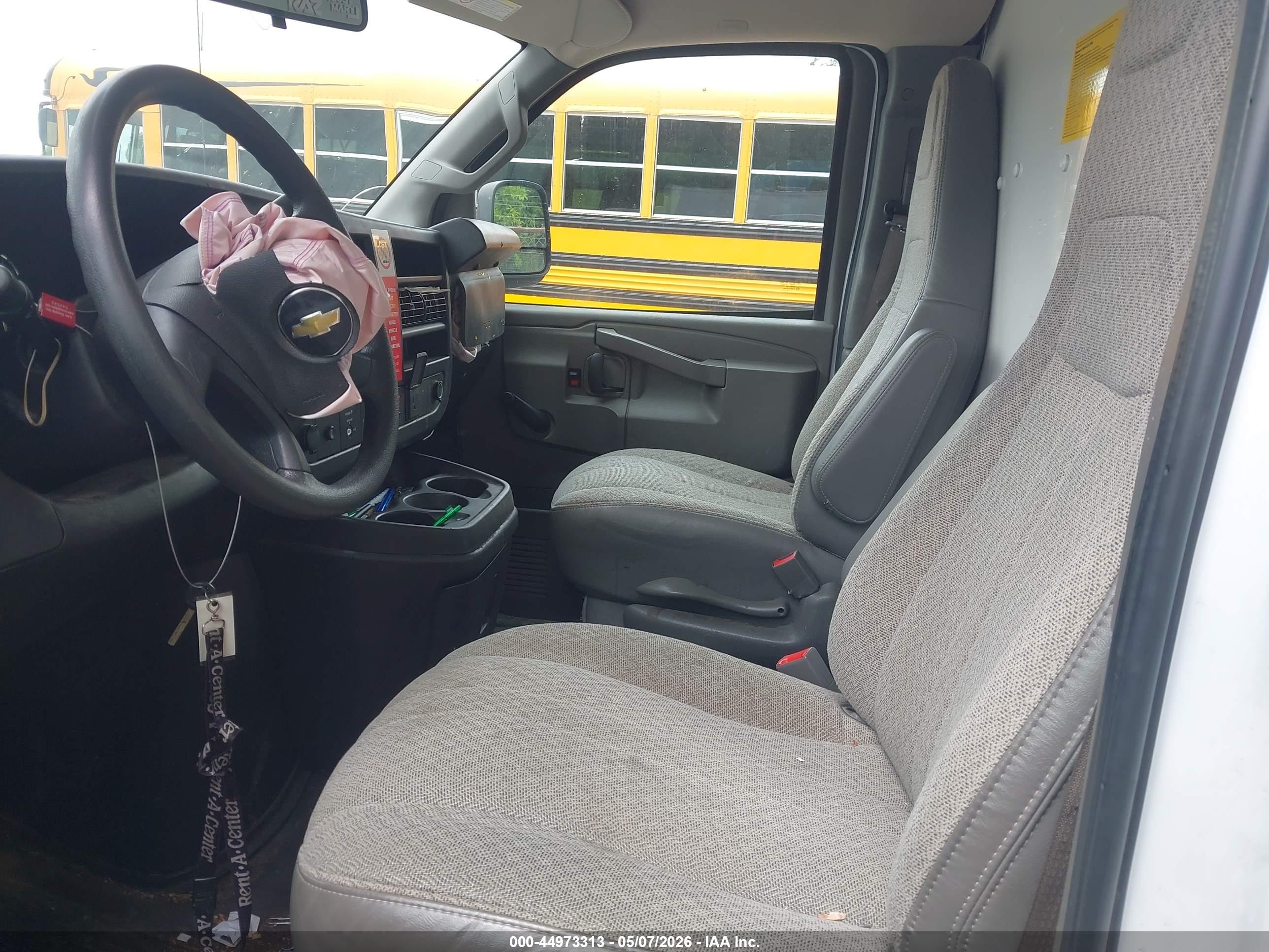 CHEVROLET EXPRESS image 8