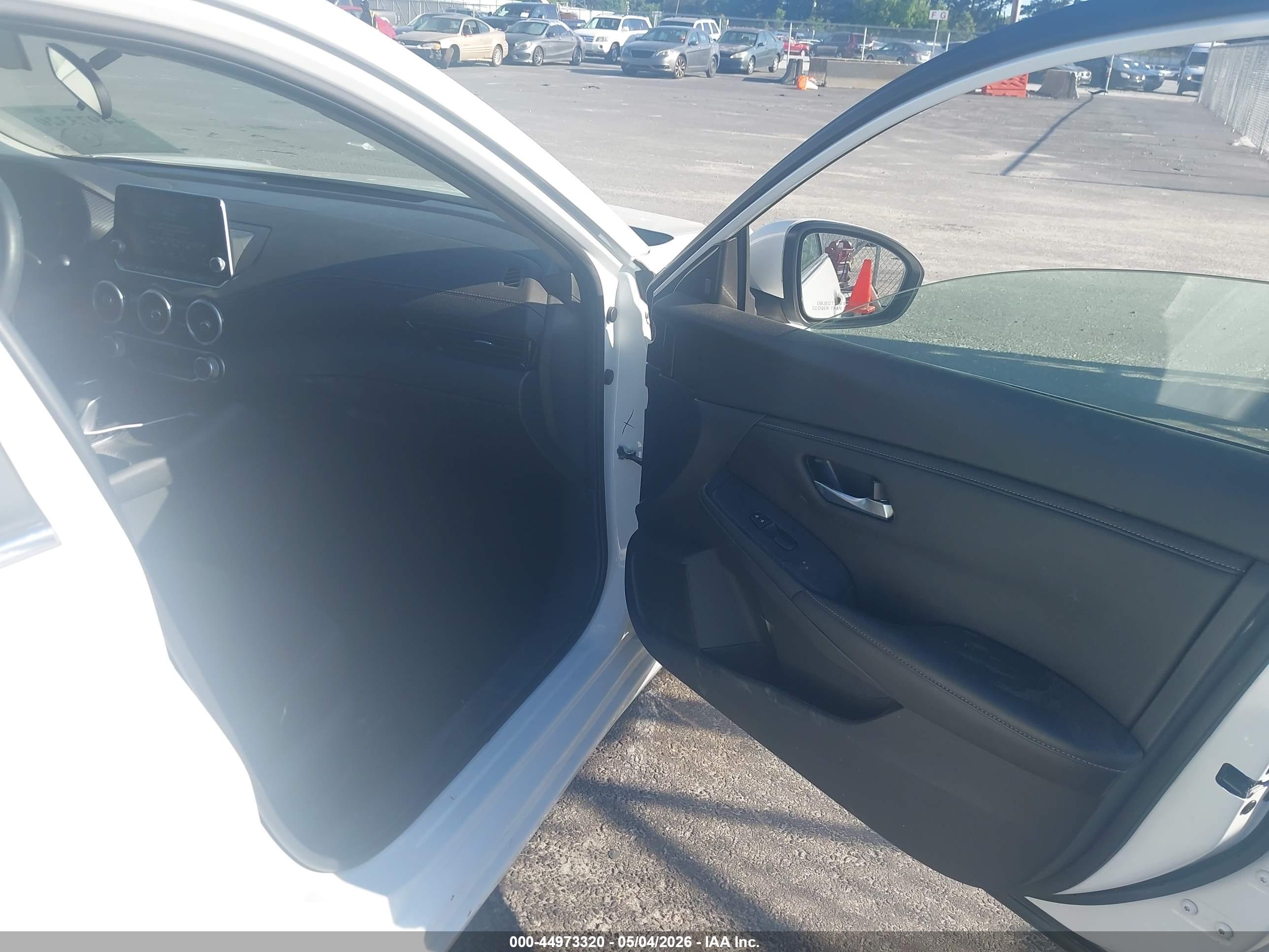 NISSAN SENTRA image 5