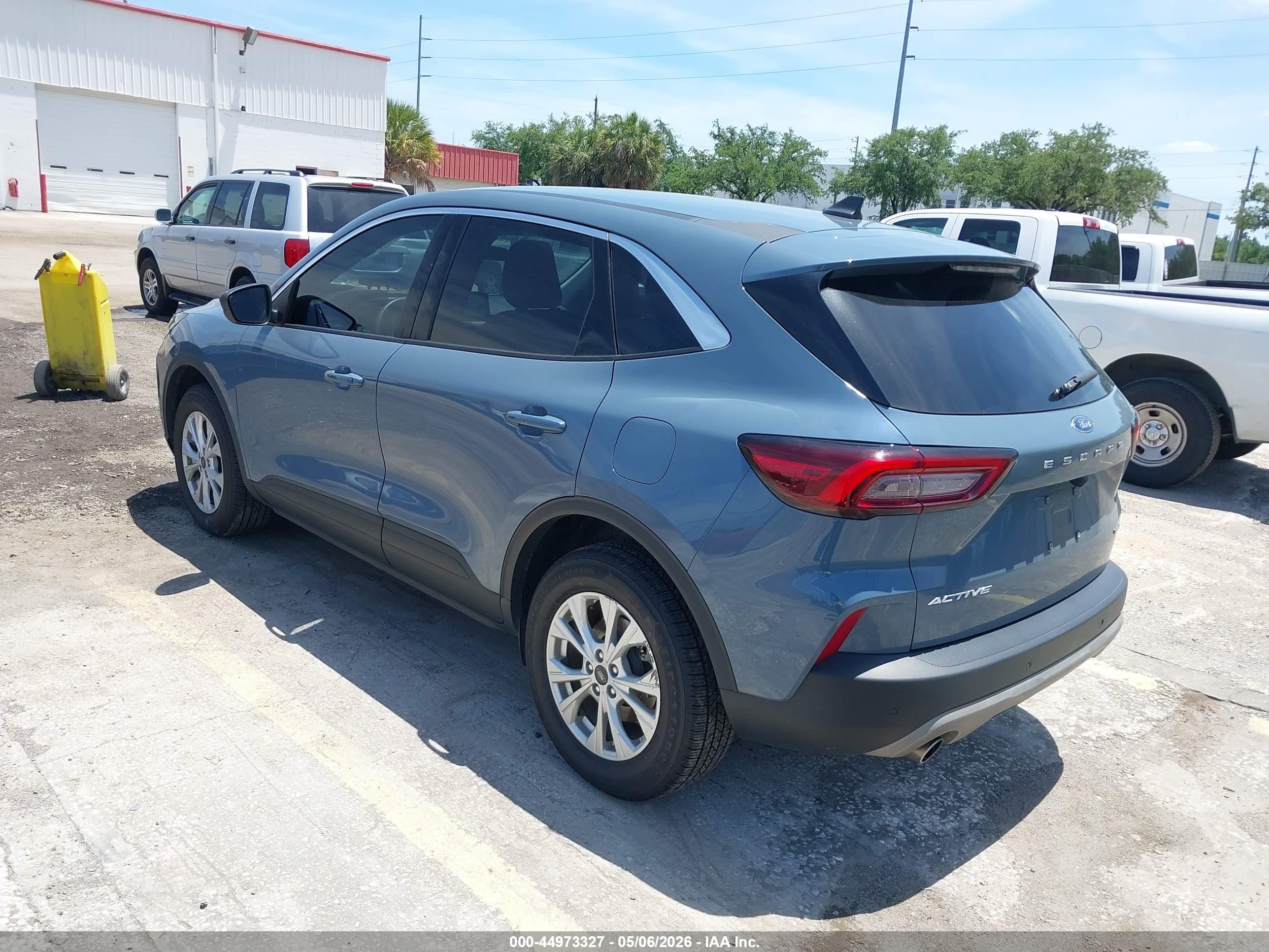 FORD ESCAPE image 3