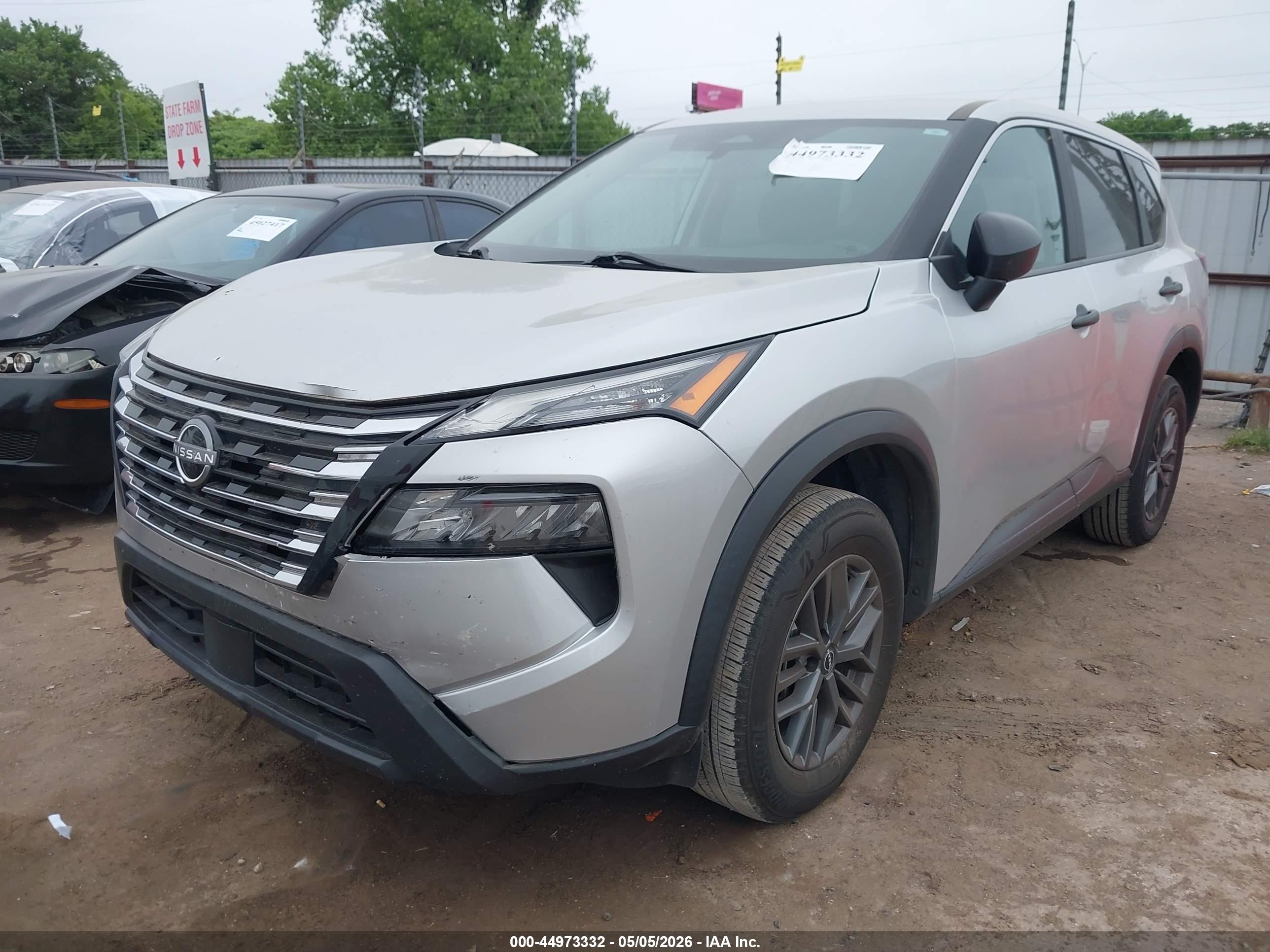 NISSAN ROGUE image 2