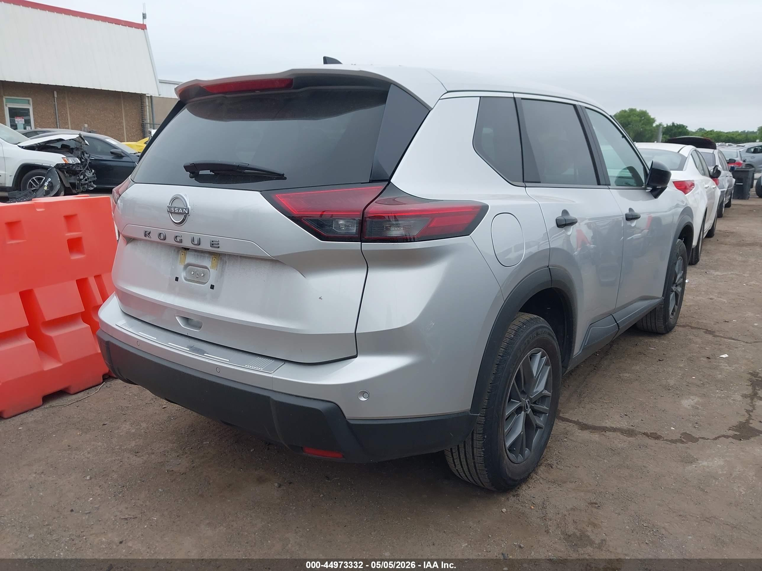 NISSAN ROGUE image 4
