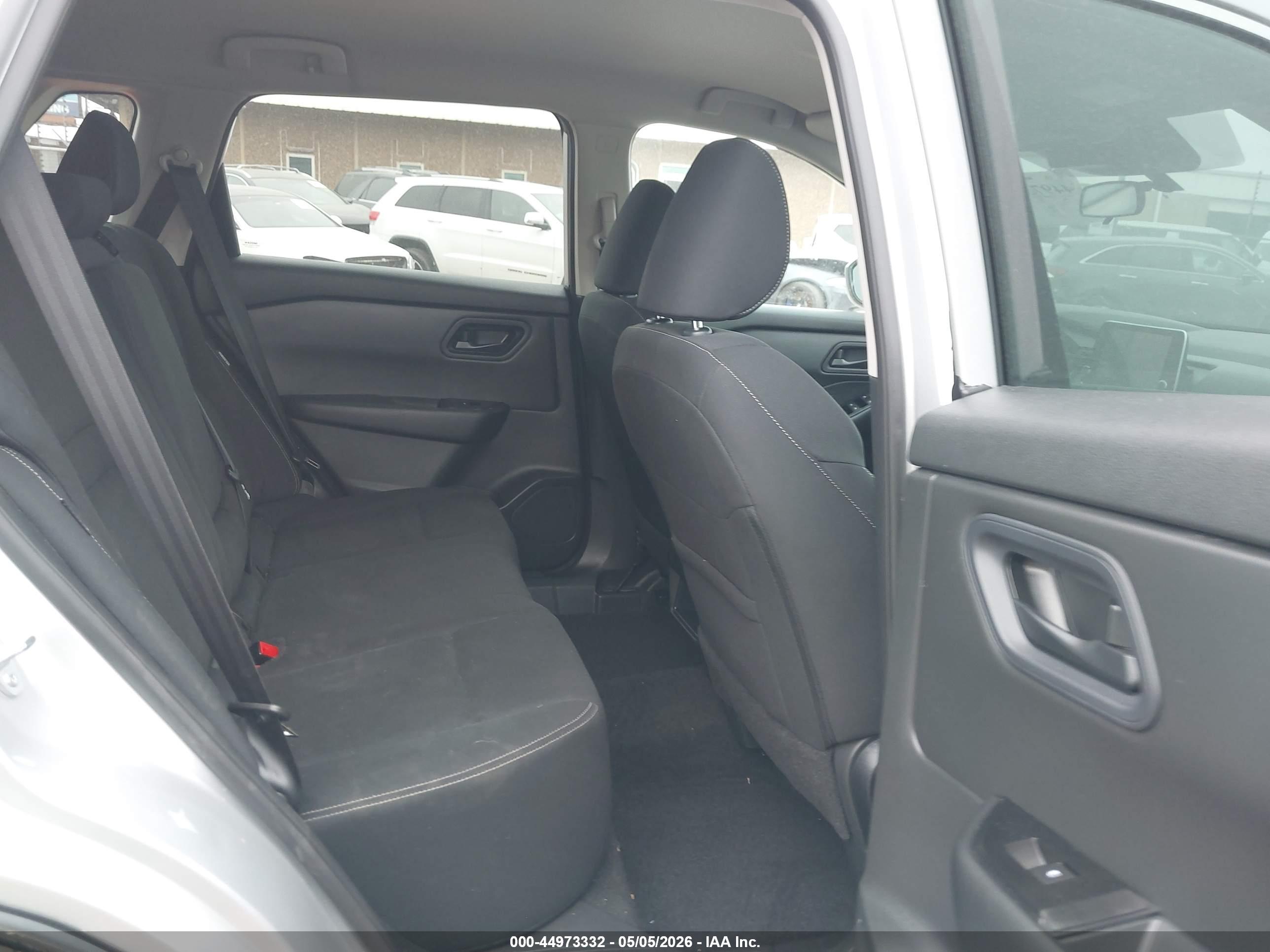 NISSAN ROGUE image 8
