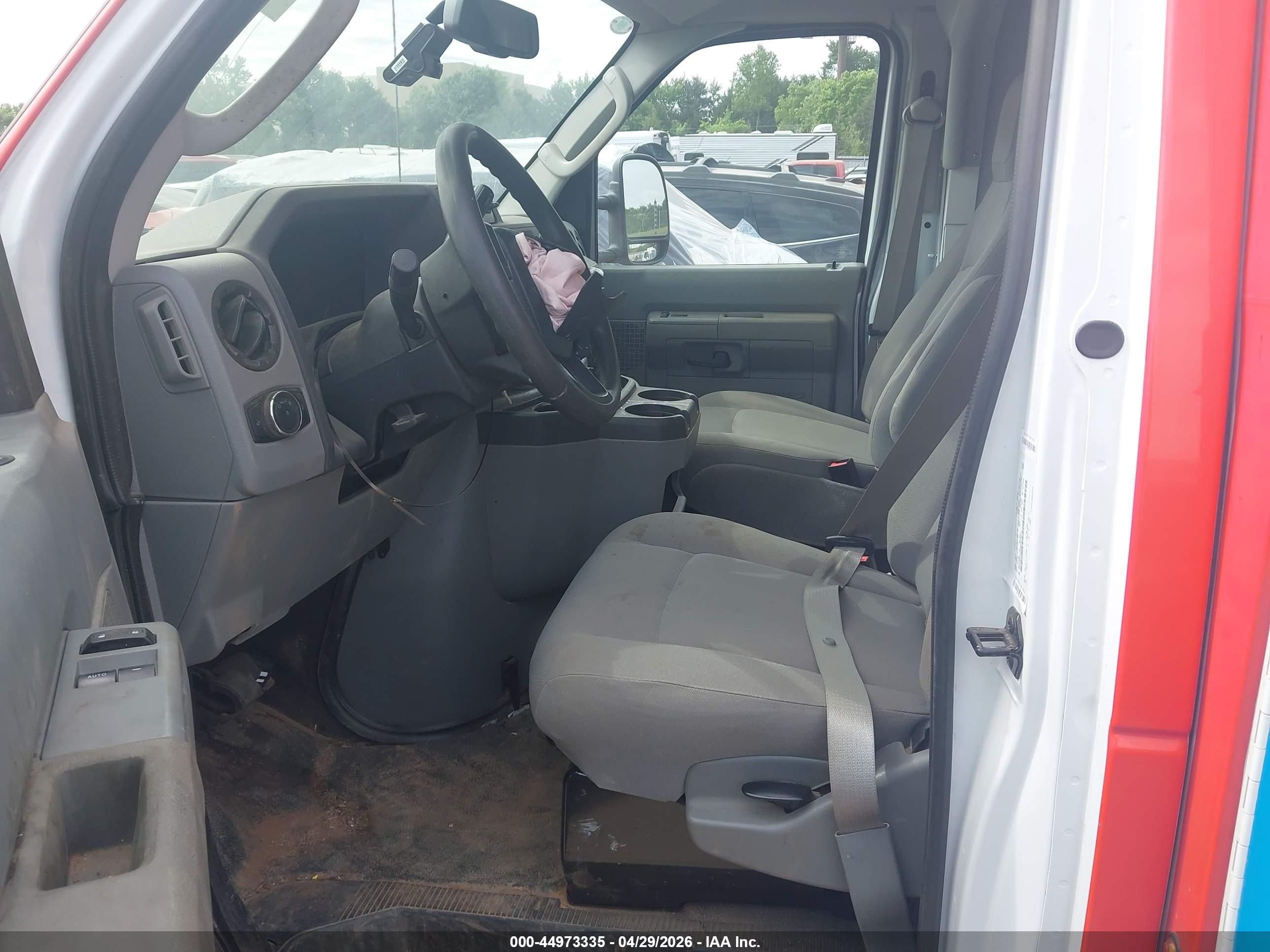 FORD E-350 image 8