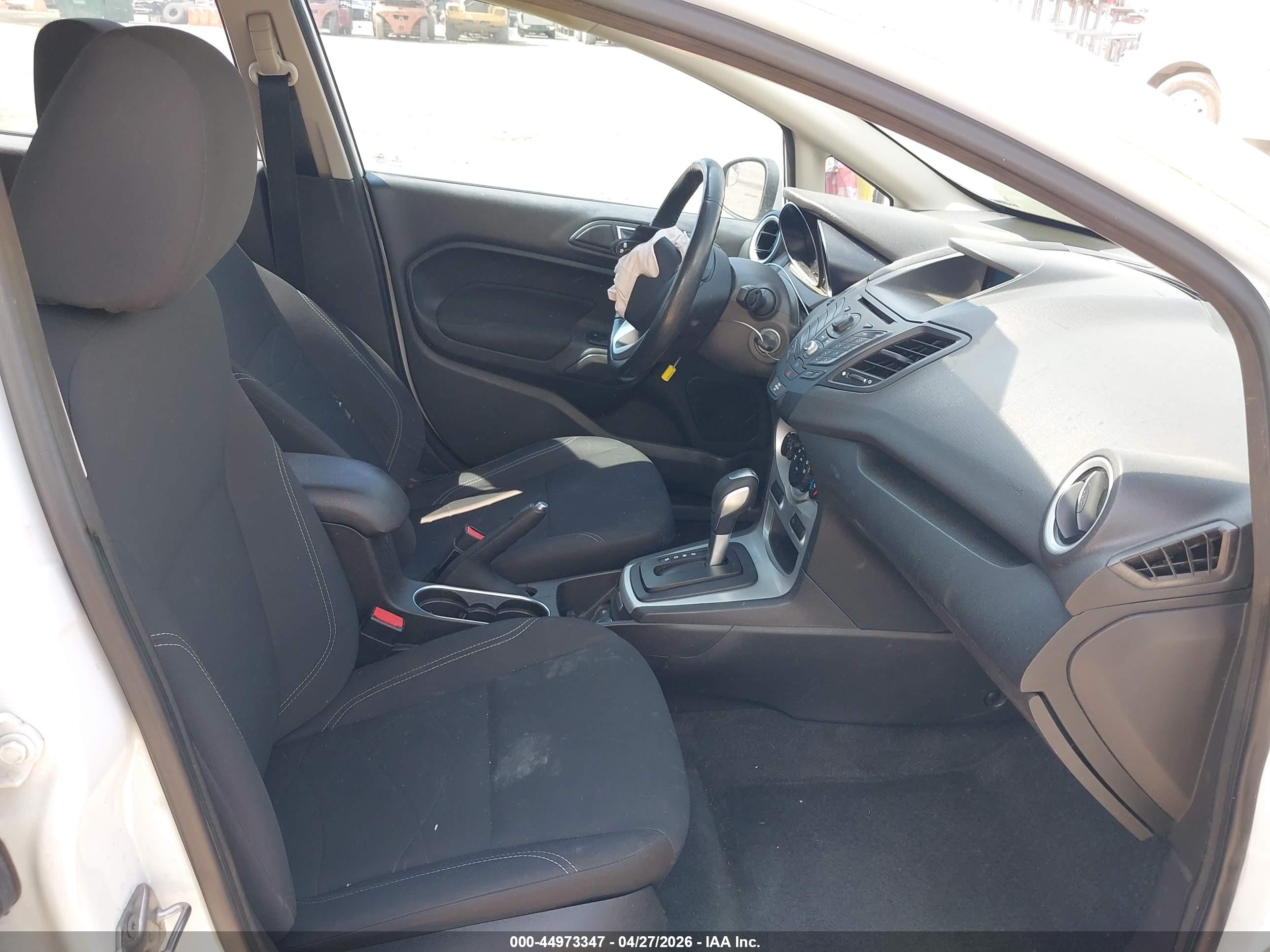 FORD FIESTA image 5