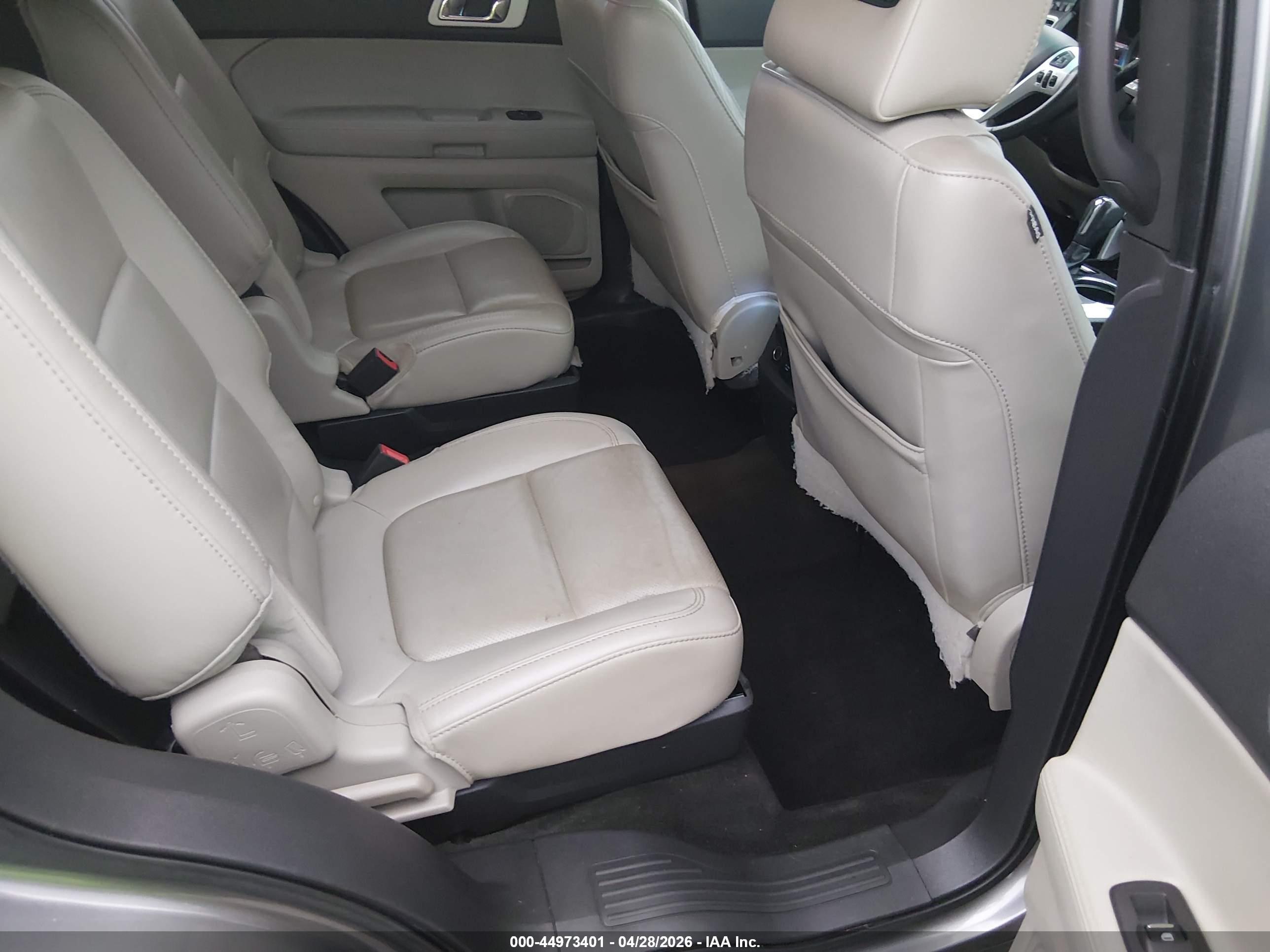 FORD EXPLORER image 8