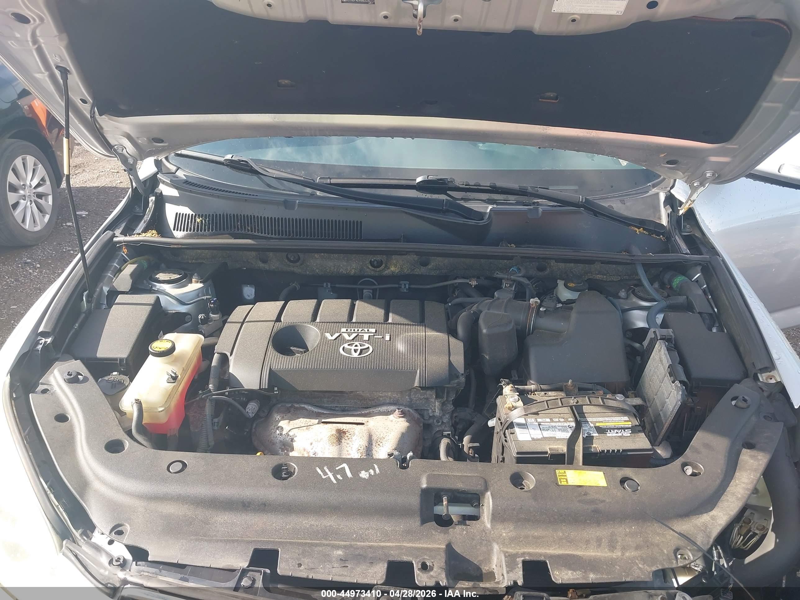 TOYOTA RAV4 image 10