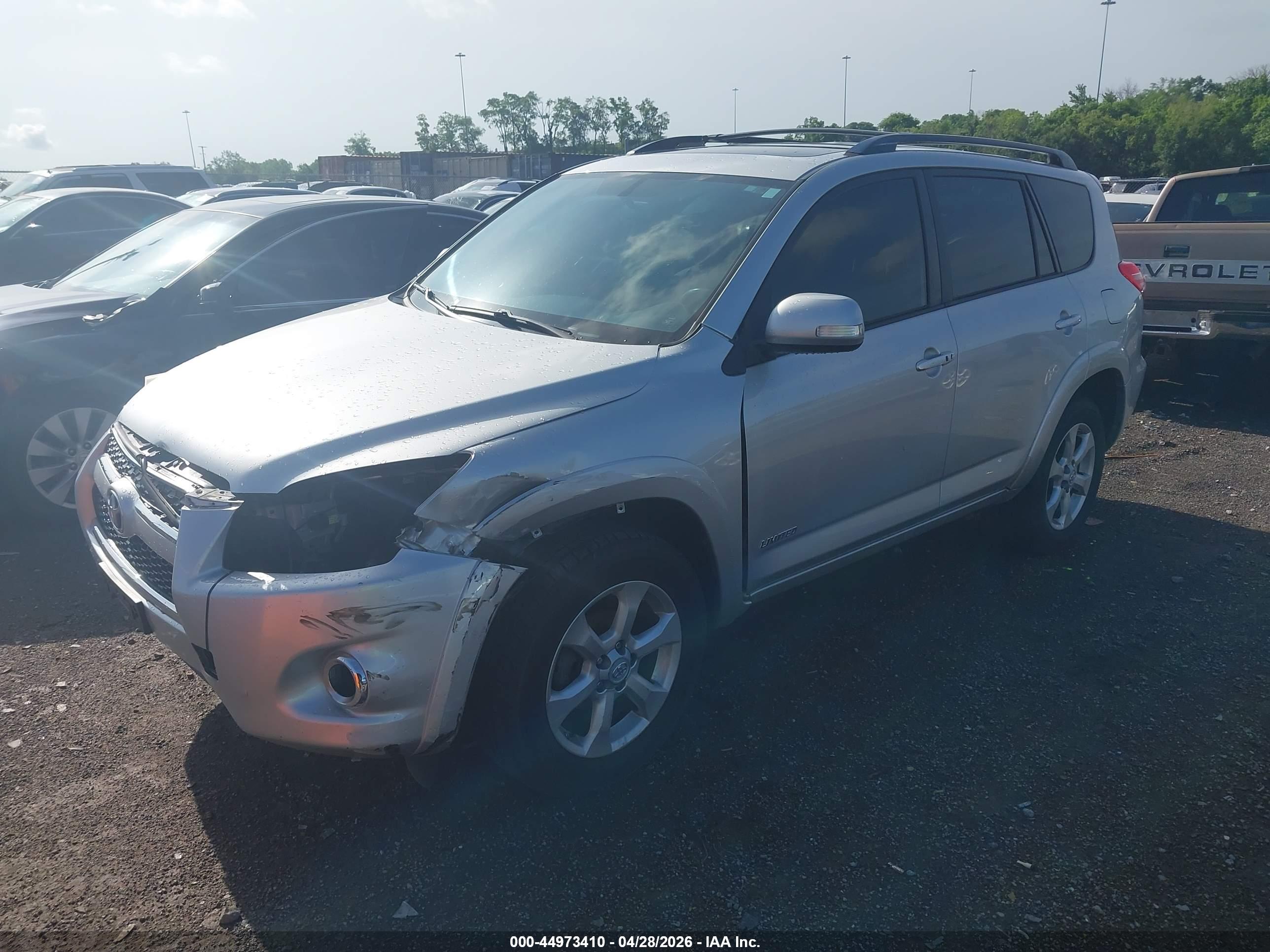 TOYOTA RAV4 image 2