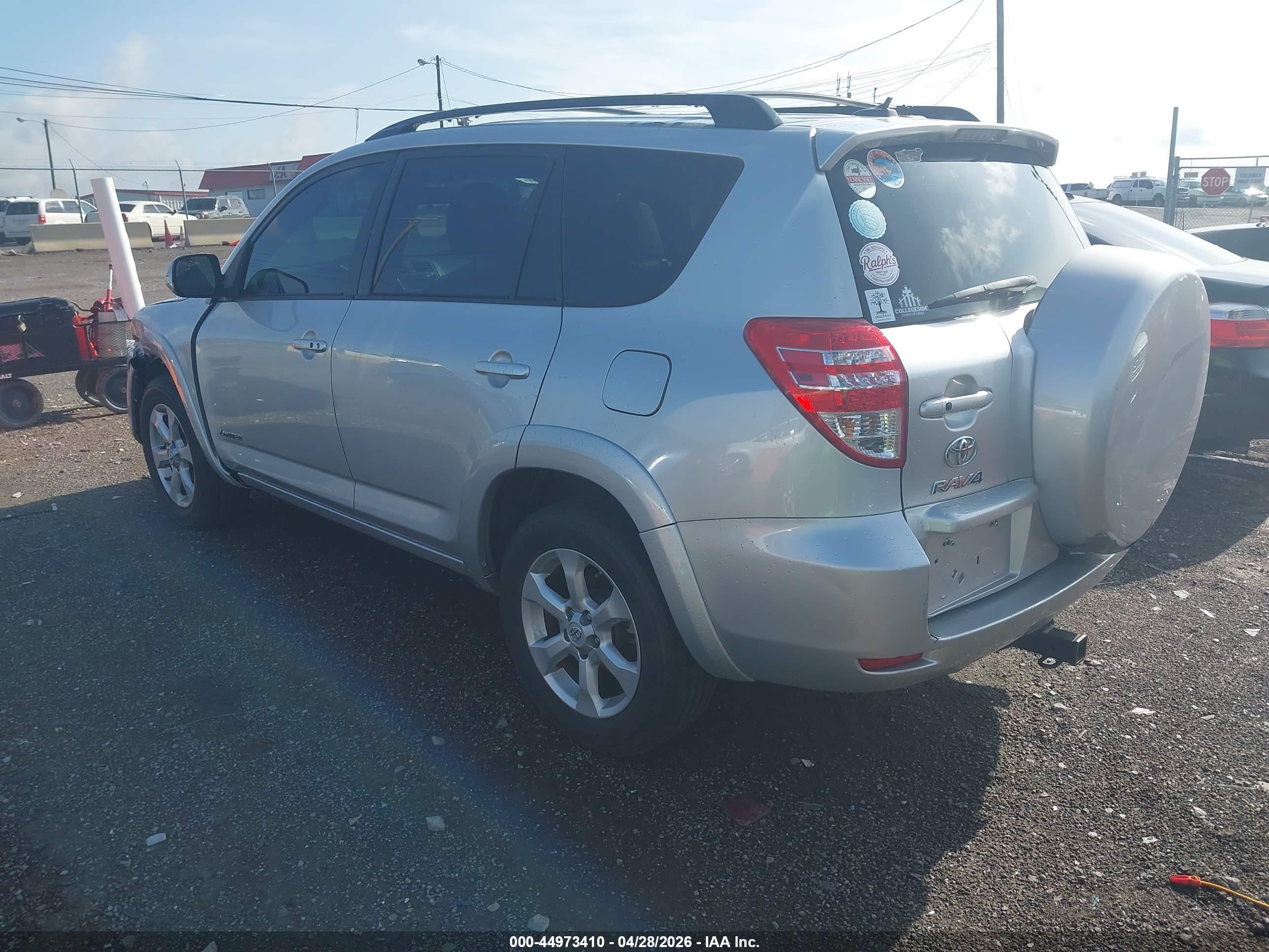 TOYOTA RAV4 image 3