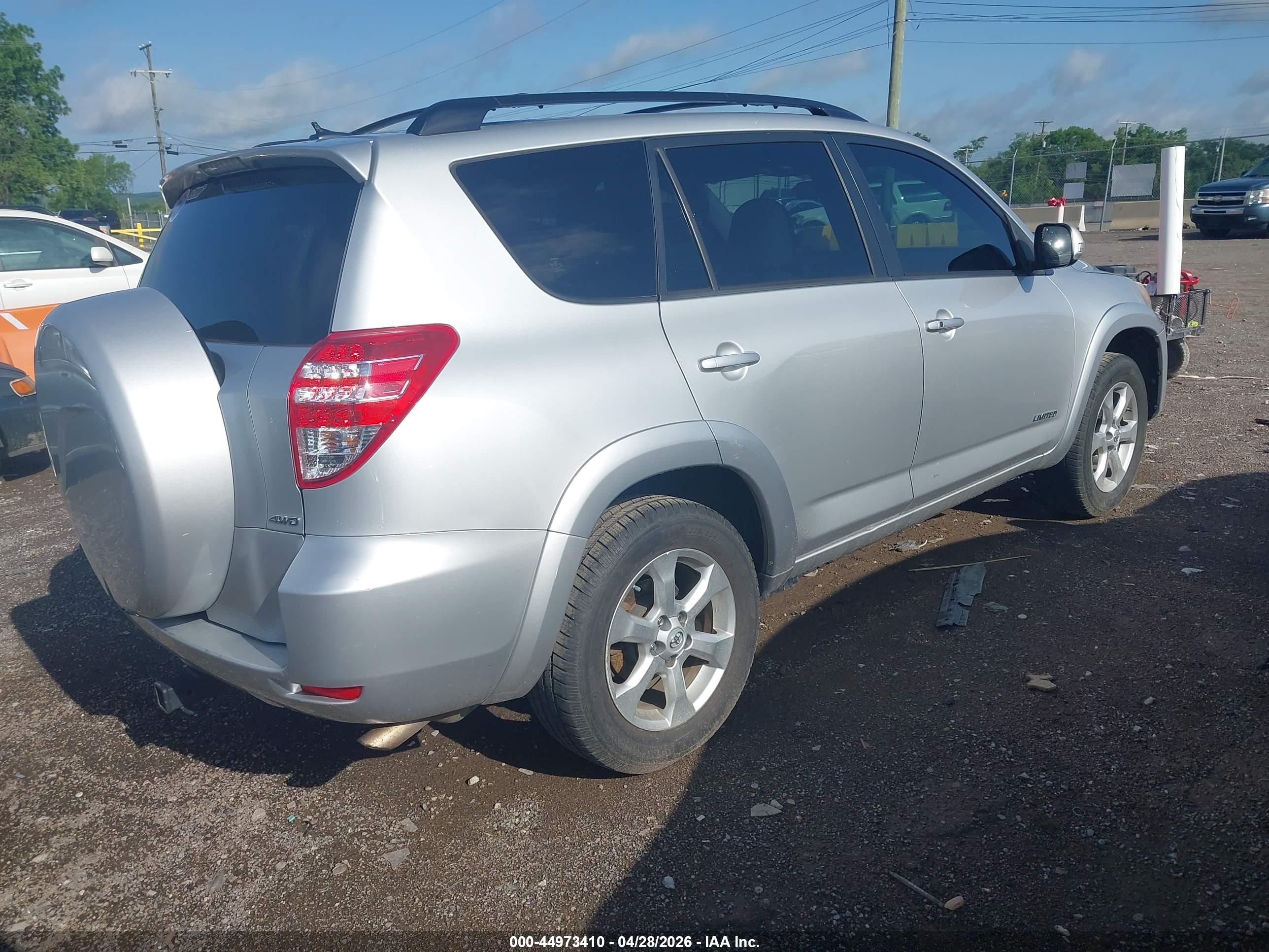 TOYOTA RAV4 image 4