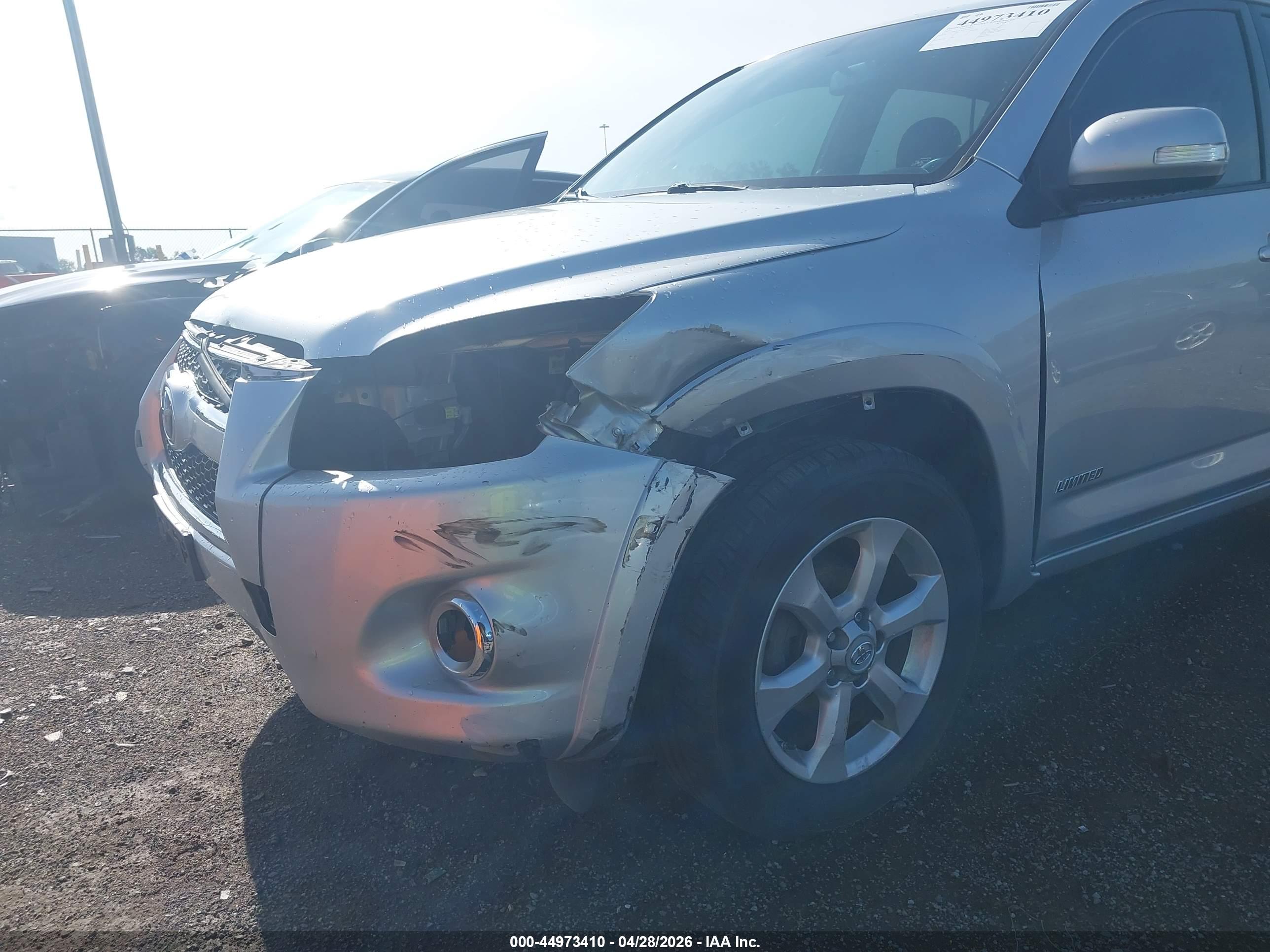 TOYOTA RAV4 image 6
