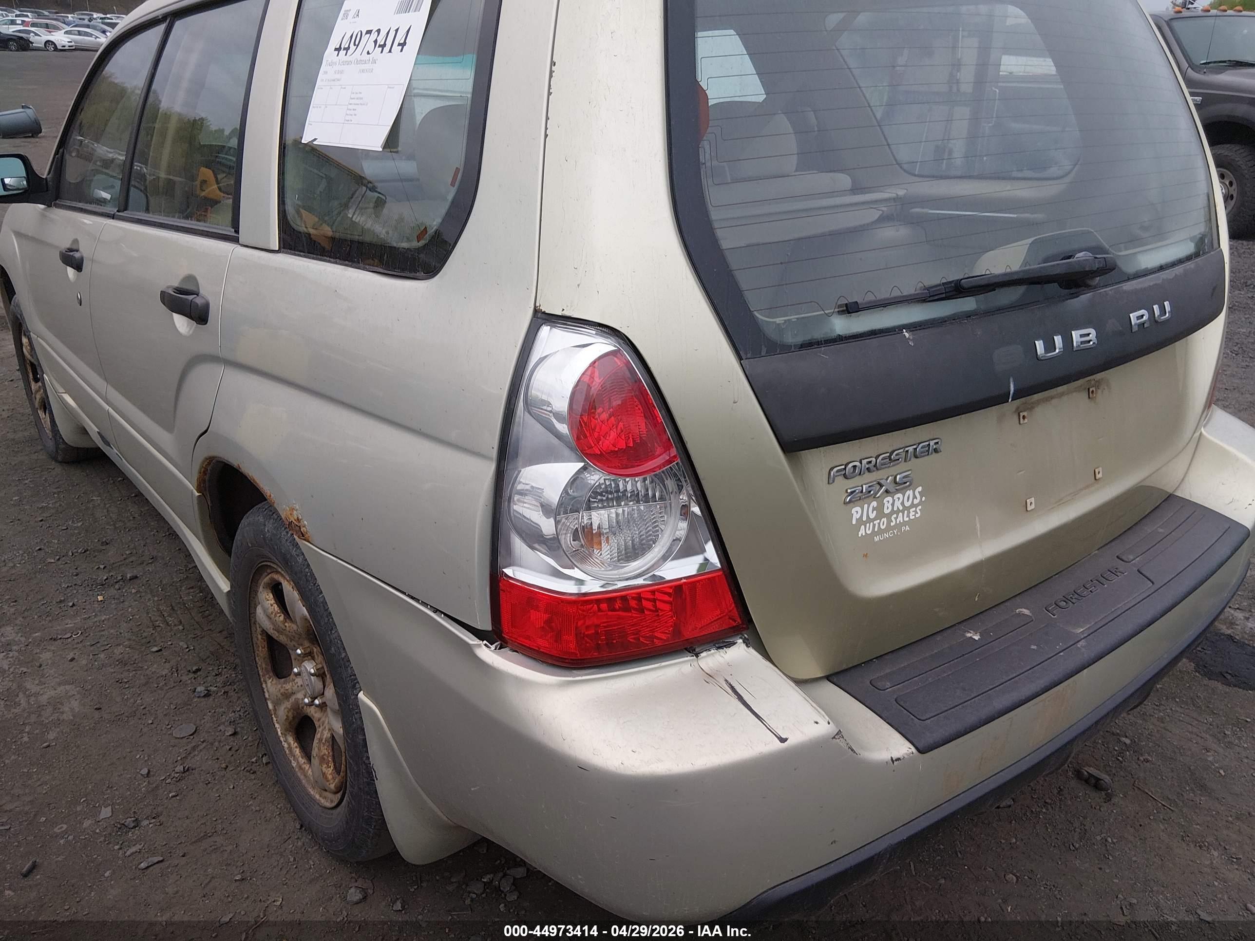 SUBARU FORESTER image 6