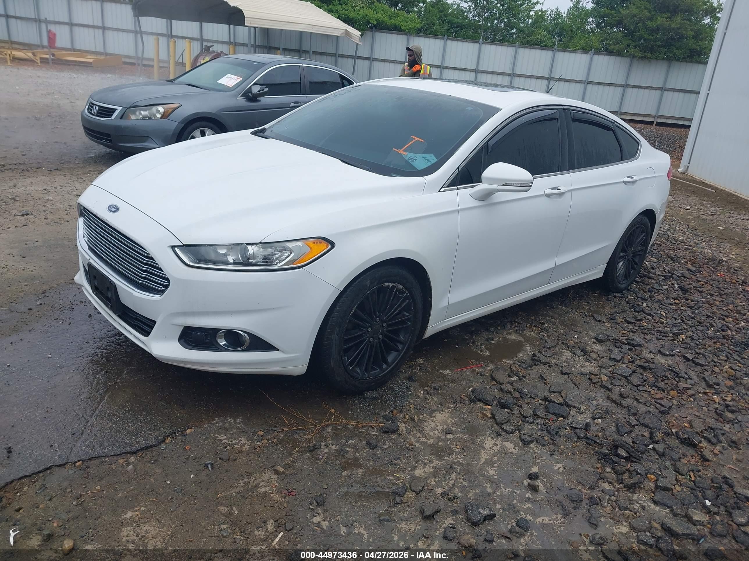 FORD FUSION image 2