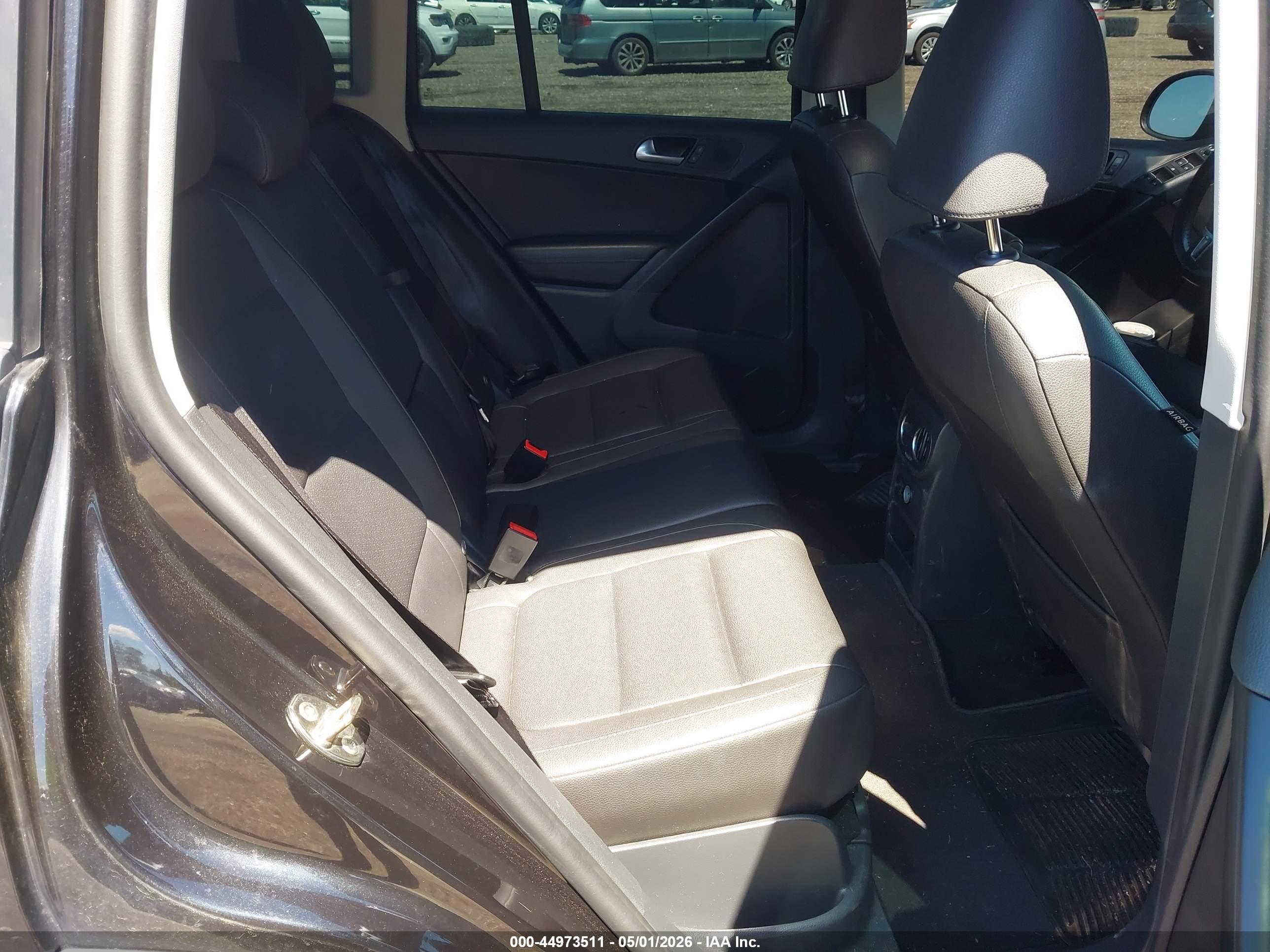 VOLKSWAGEN TIGUAN image 8