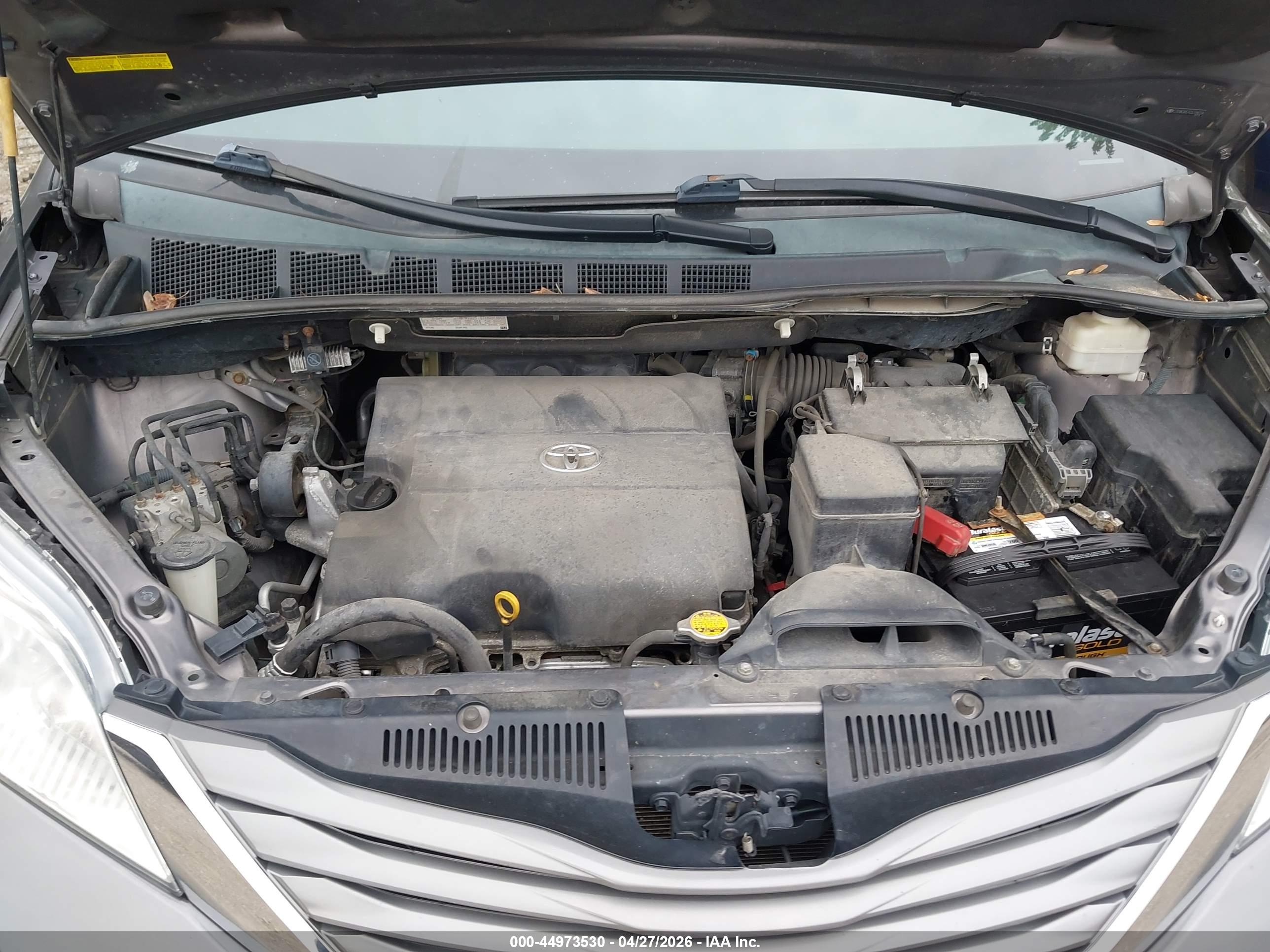 TOYOTA SIENNA image 10