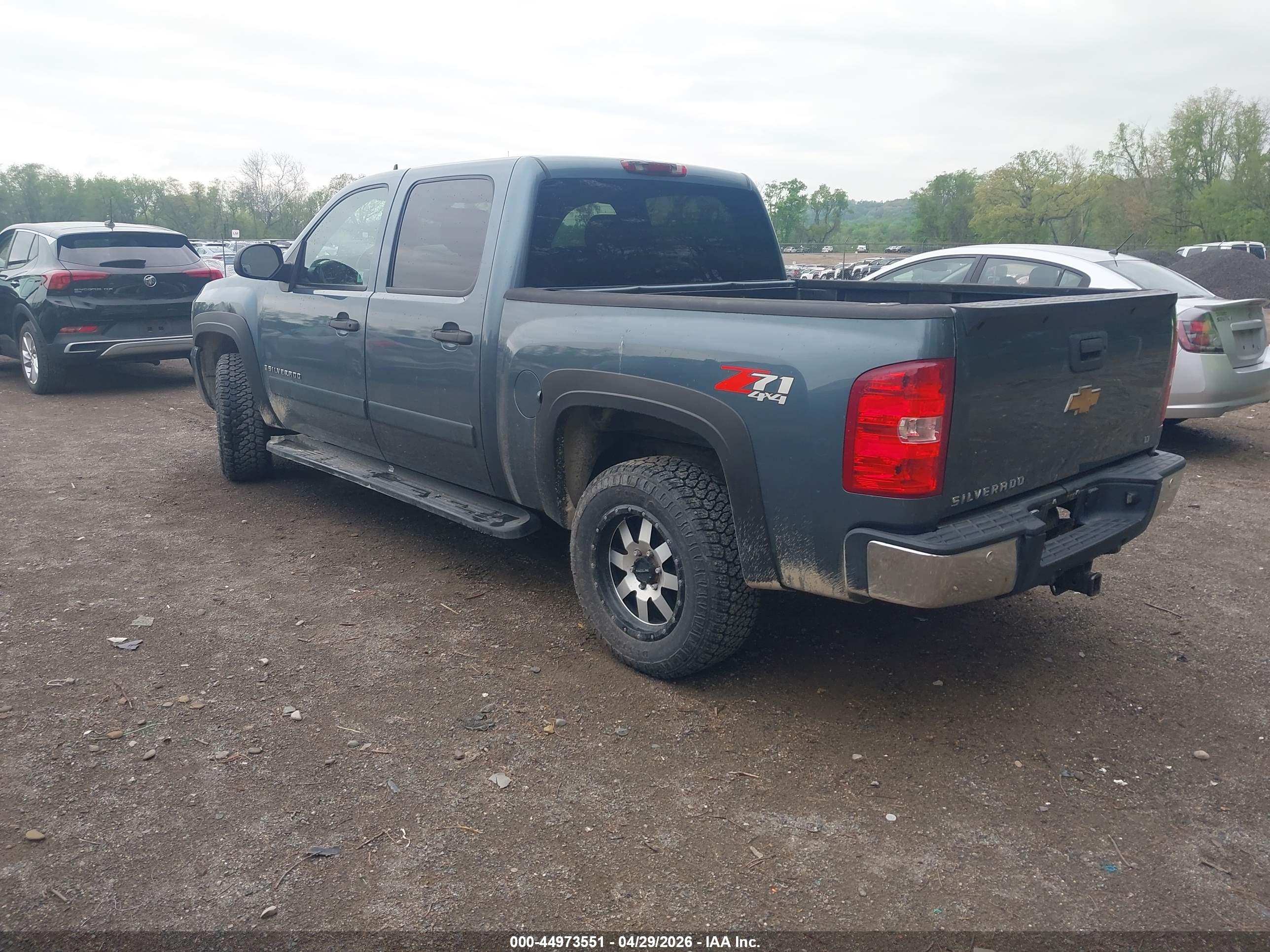 CHEVROLET SILVERADO image 3