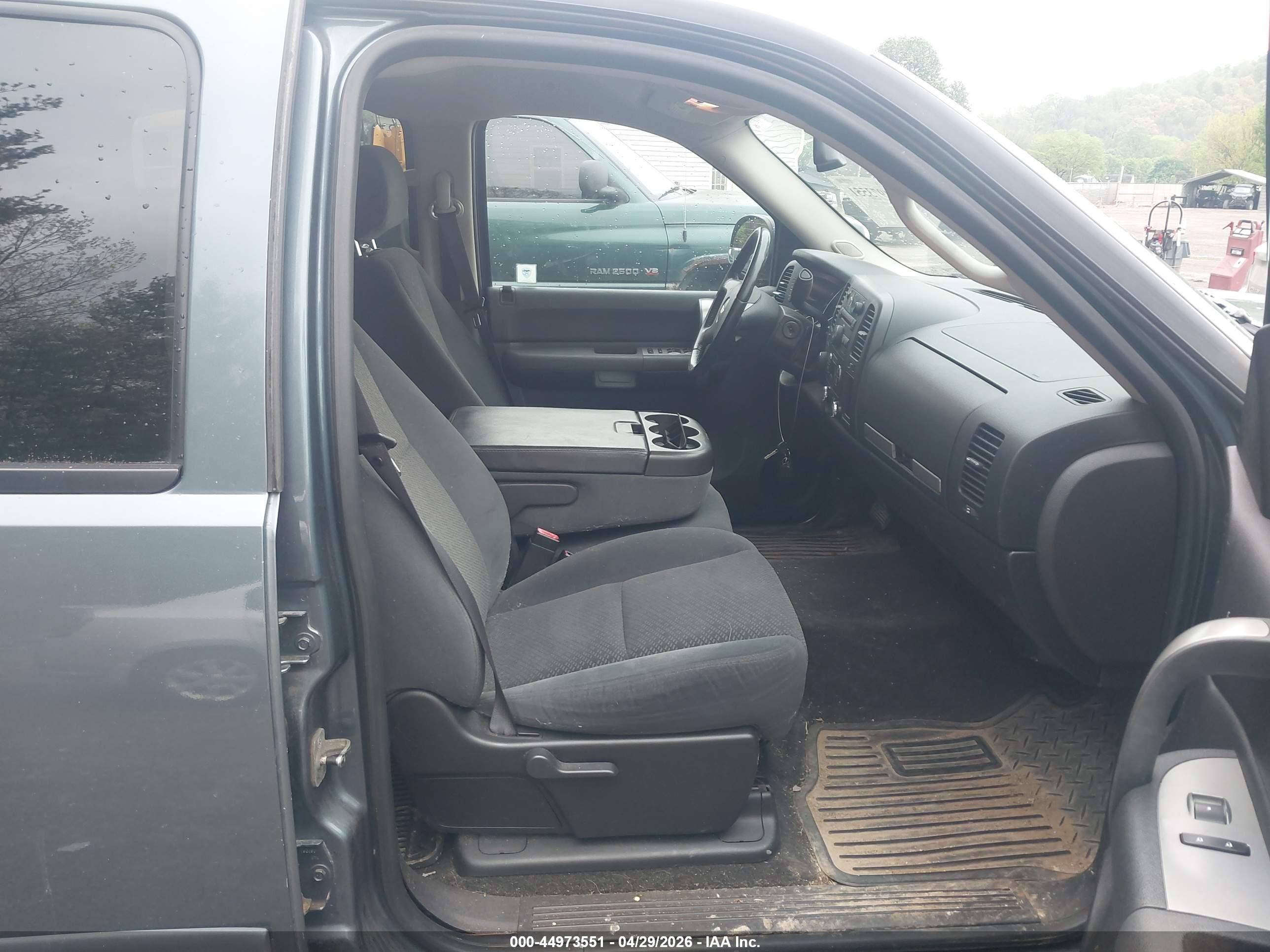 CHEVROLET SILVERADO image 5