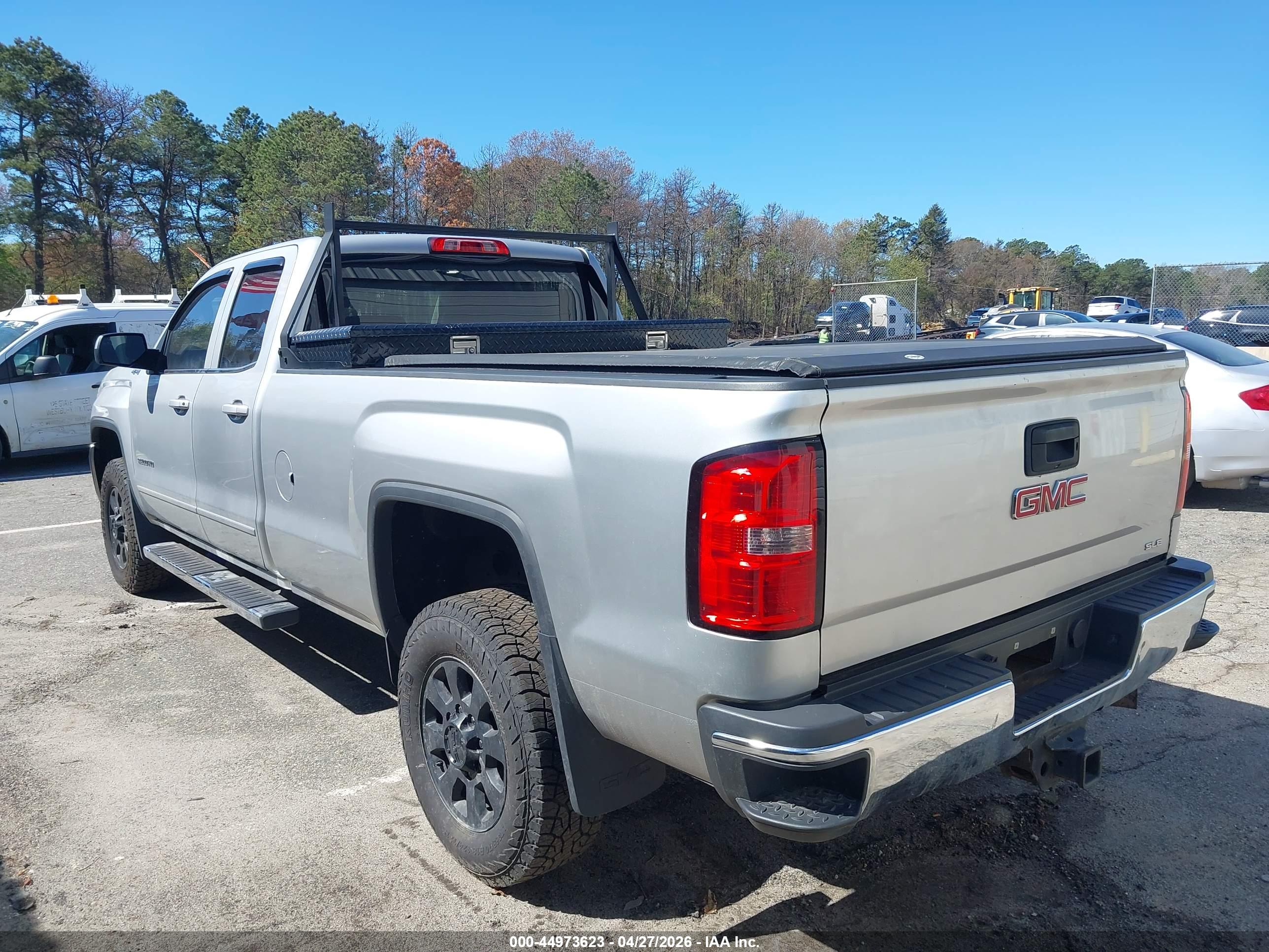 GMC SIERRA image 3