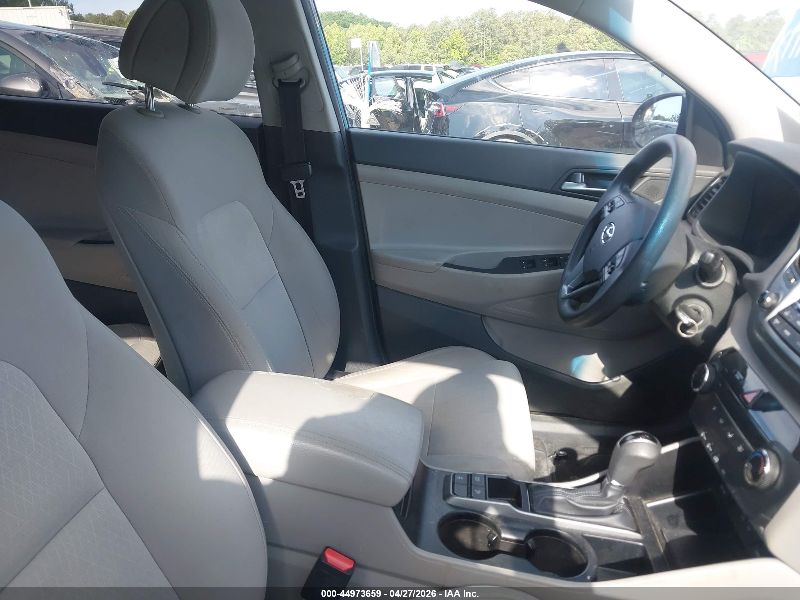 HYUNDAI TUCSON image 5